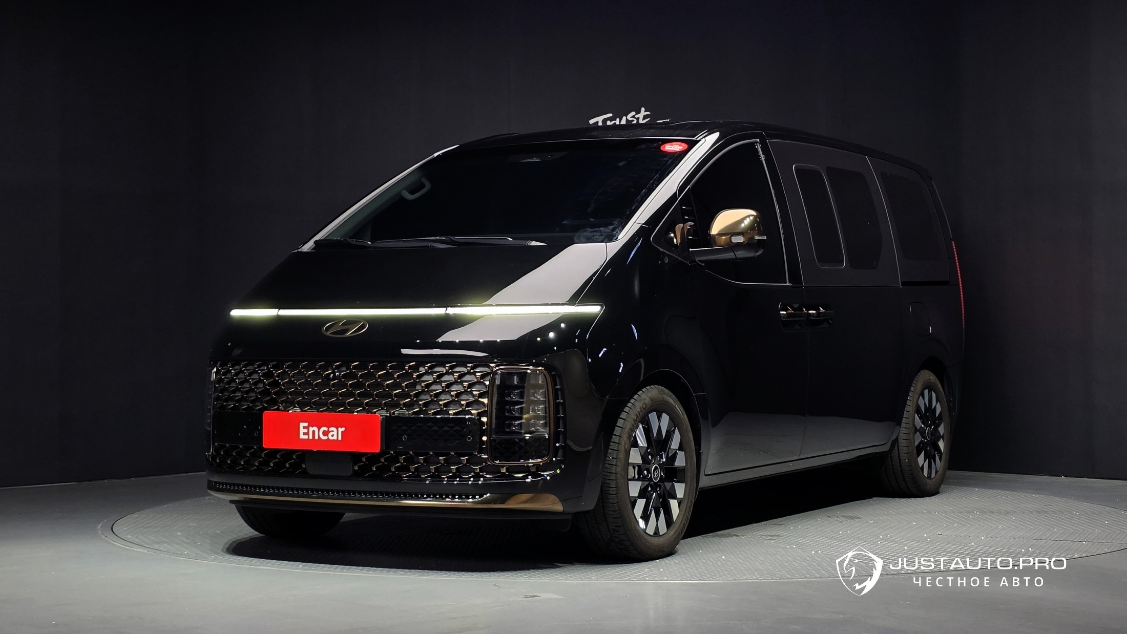 Автомобиль Hyundai Staria