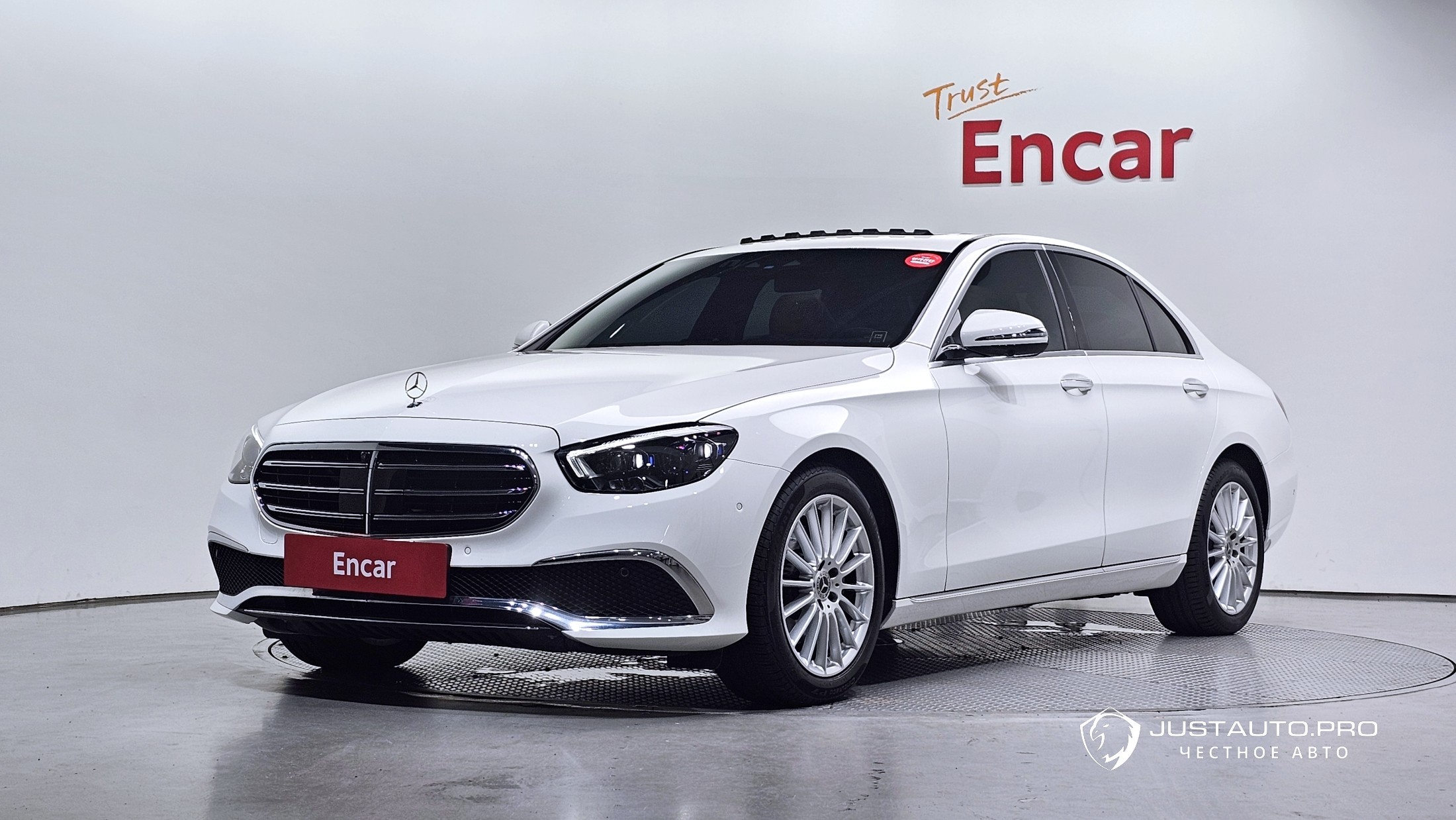 Автомобиль Mercedes-Benz E-Class