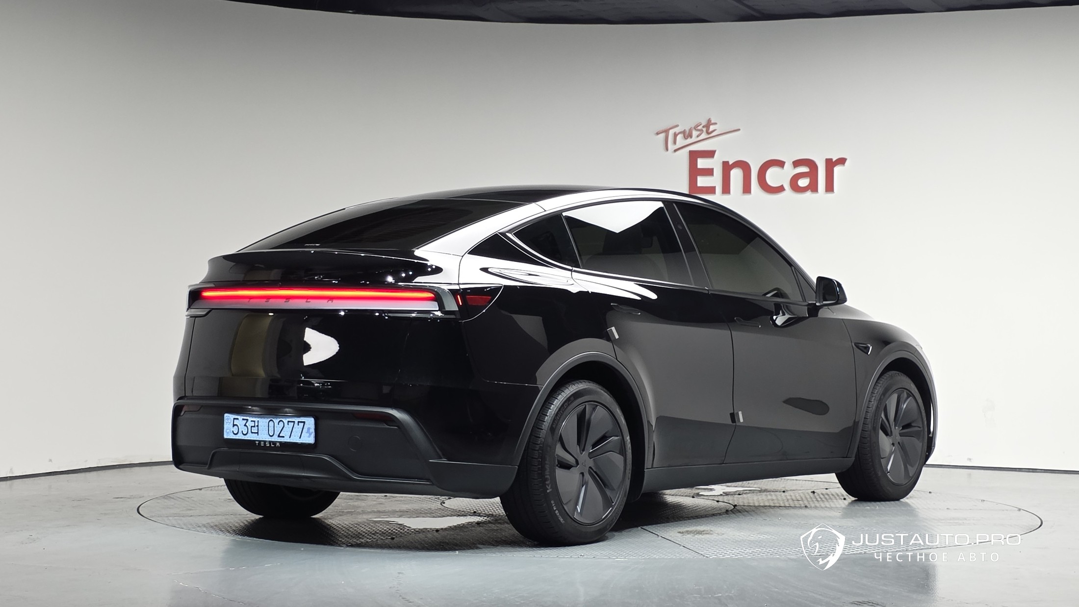 Автомобиль Tesla Model Y
