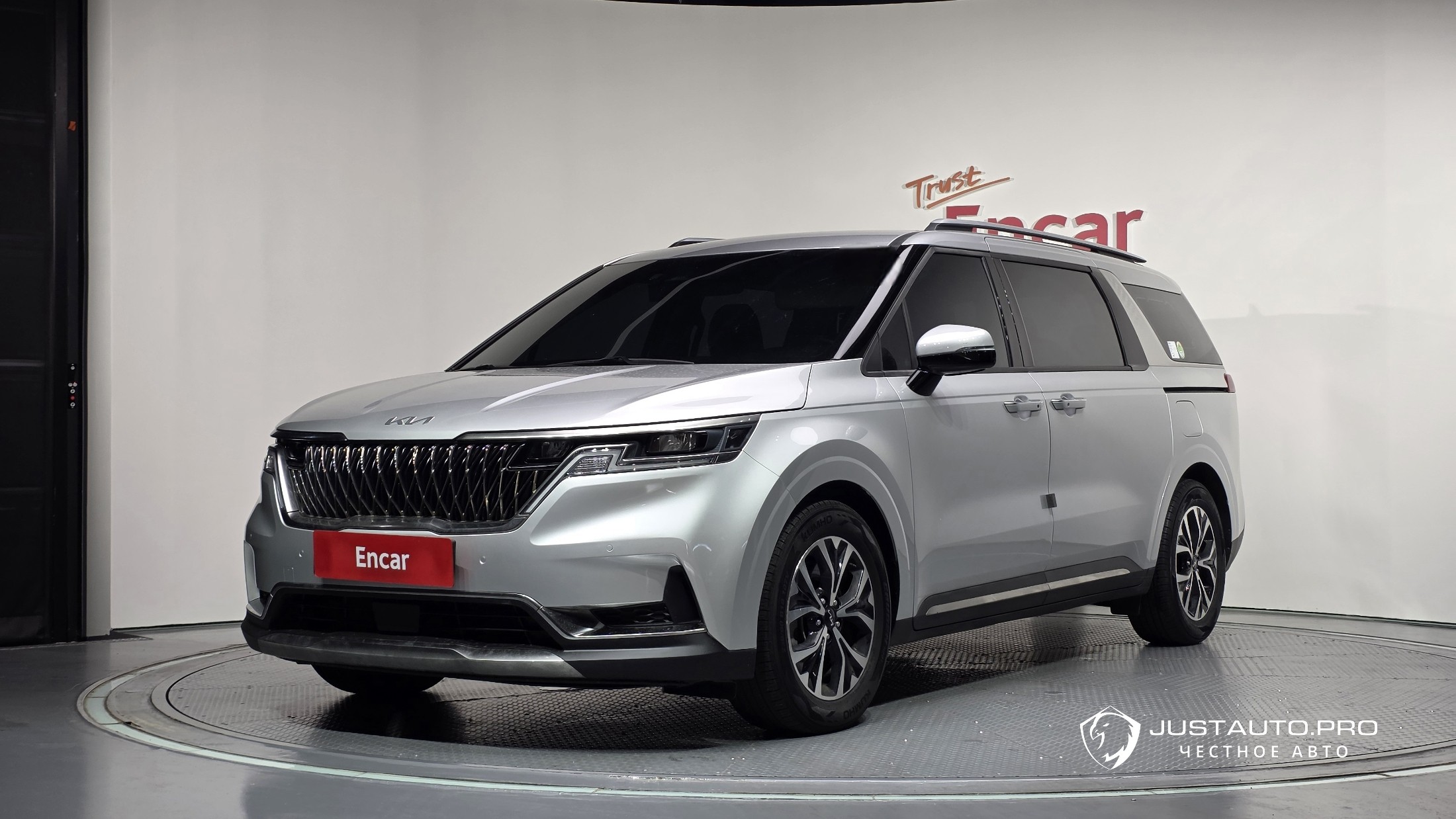 Автомобиль Kia Canival