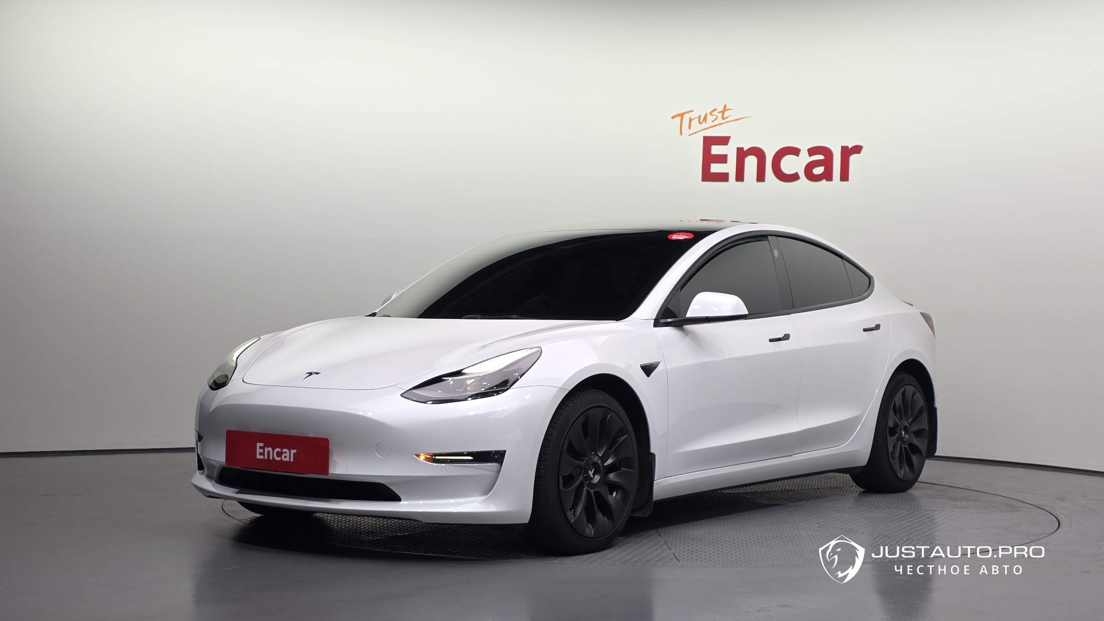 Автомобиль Tesla Model 3