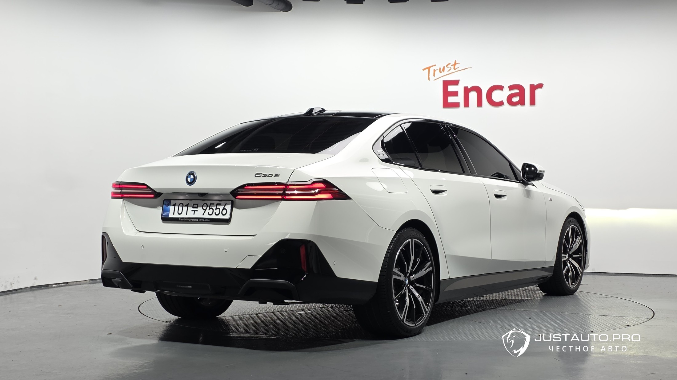 Автомобиль BMW 5-Series