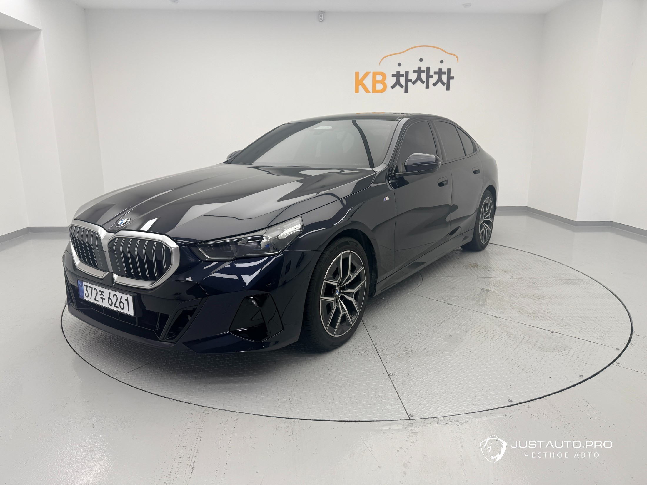 Автомобиль BMW 5-Series