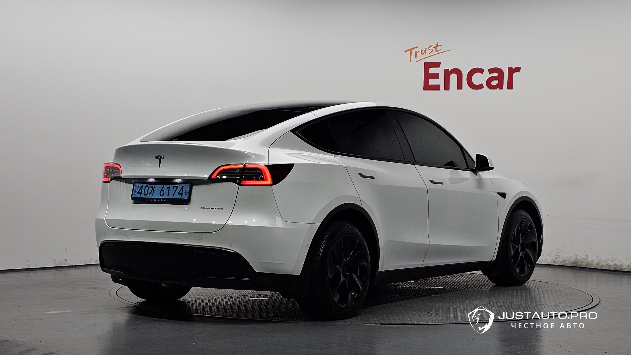 Автомобиль Tesla Model Y