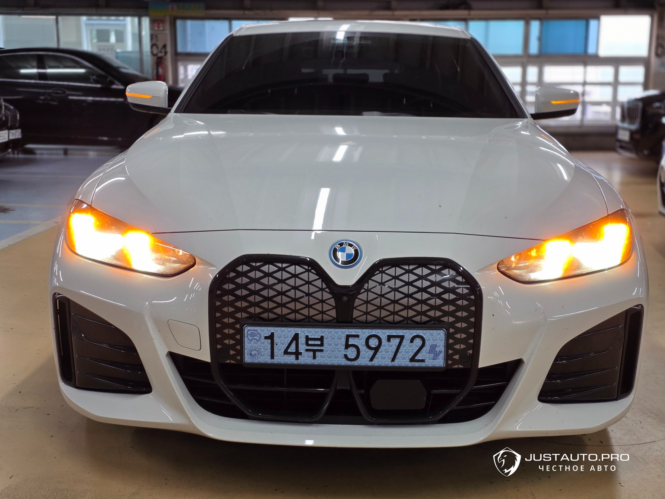 Автомобиль BMW i4