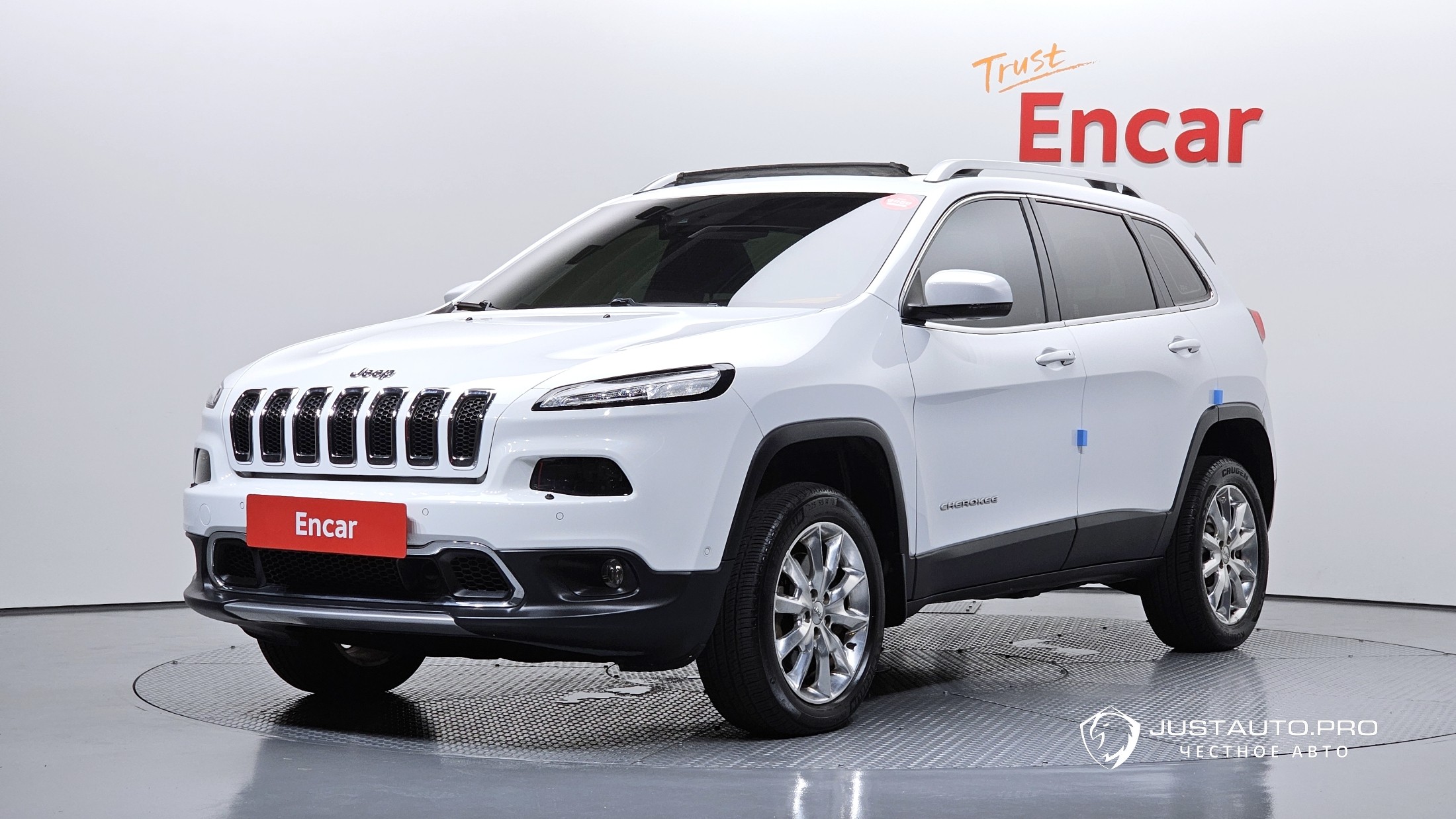 Автомобиль Jeep Cherokee