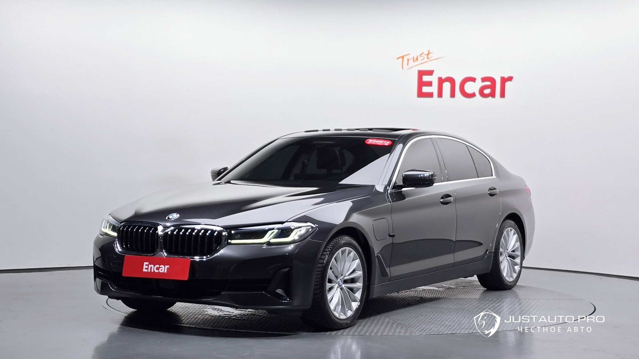 Автомобиль BMW 5-Series