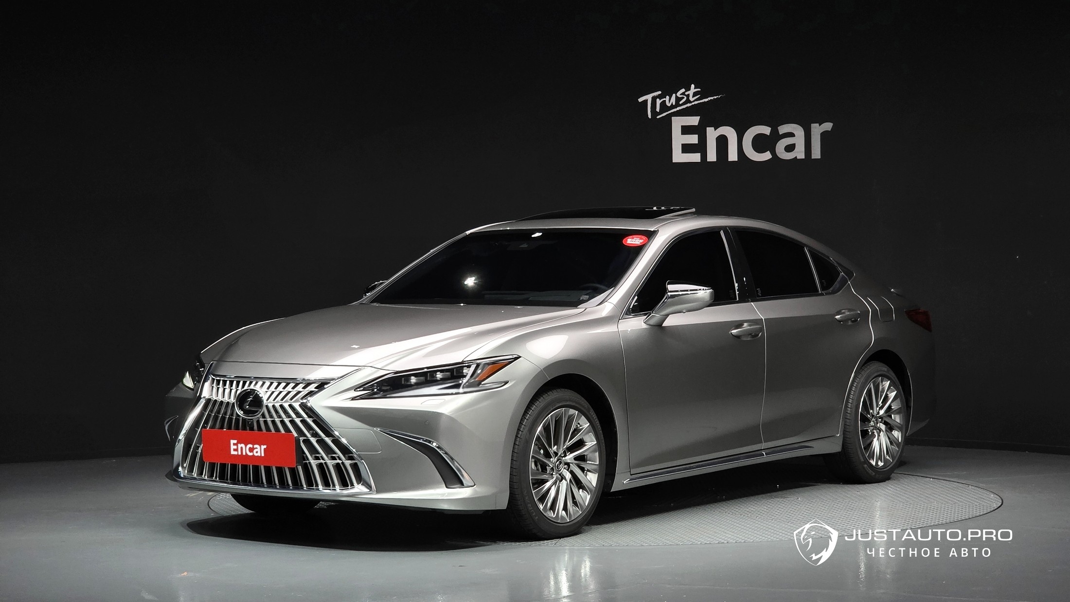 Автомобиль Lexus ES