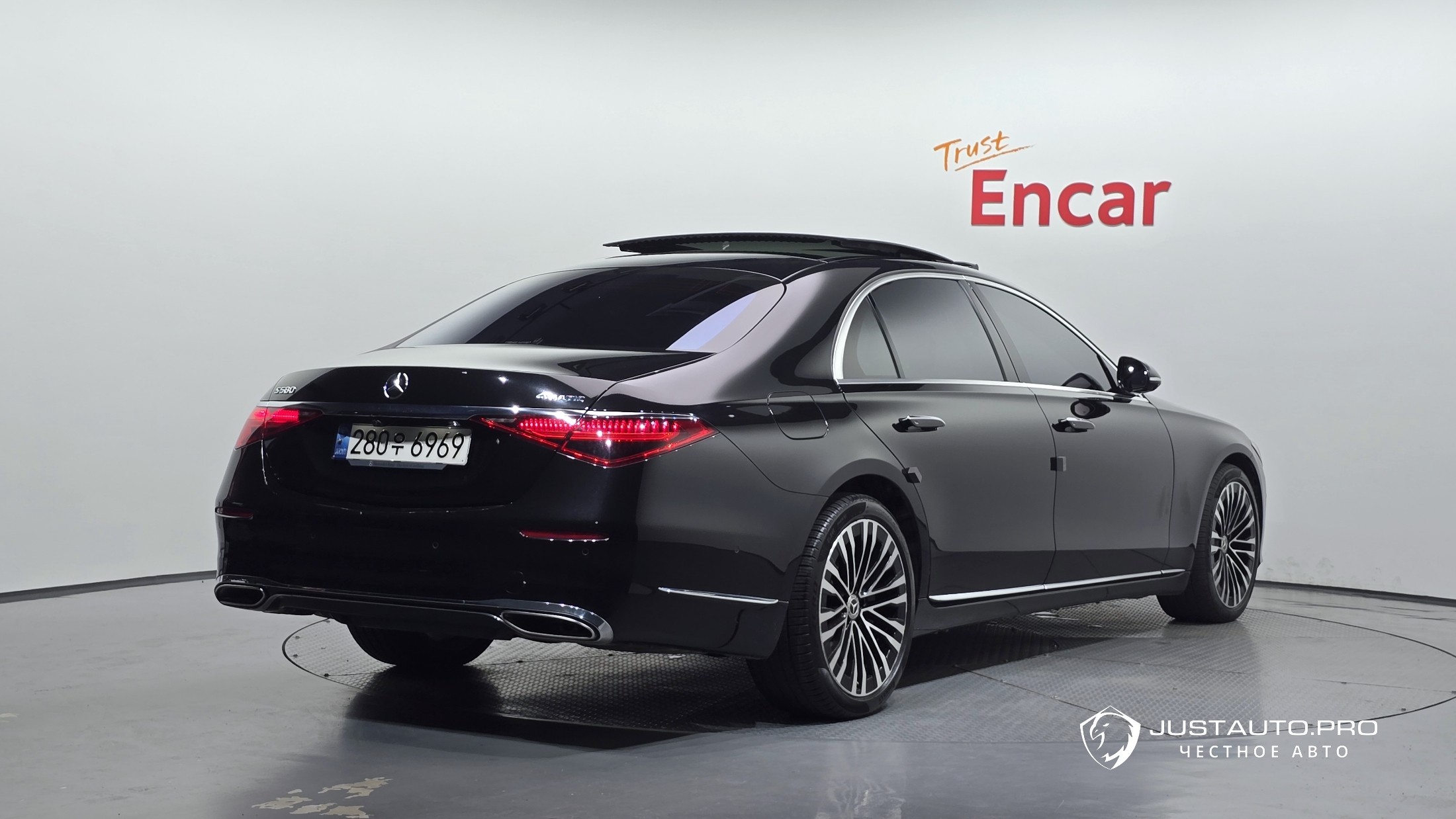 Автомобиль Mercedes-Benz S-Class