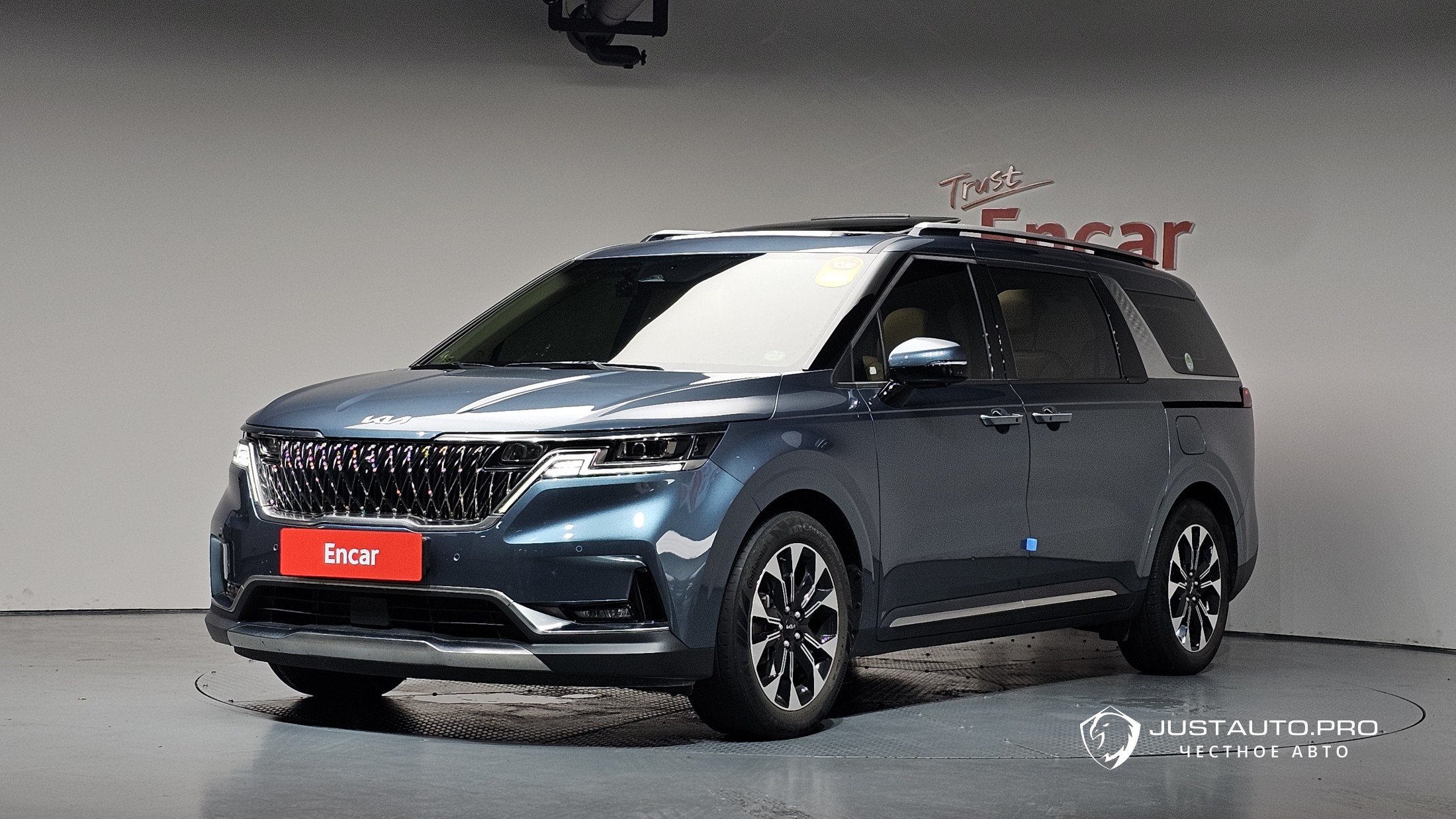 Автомобиль Kia Canival