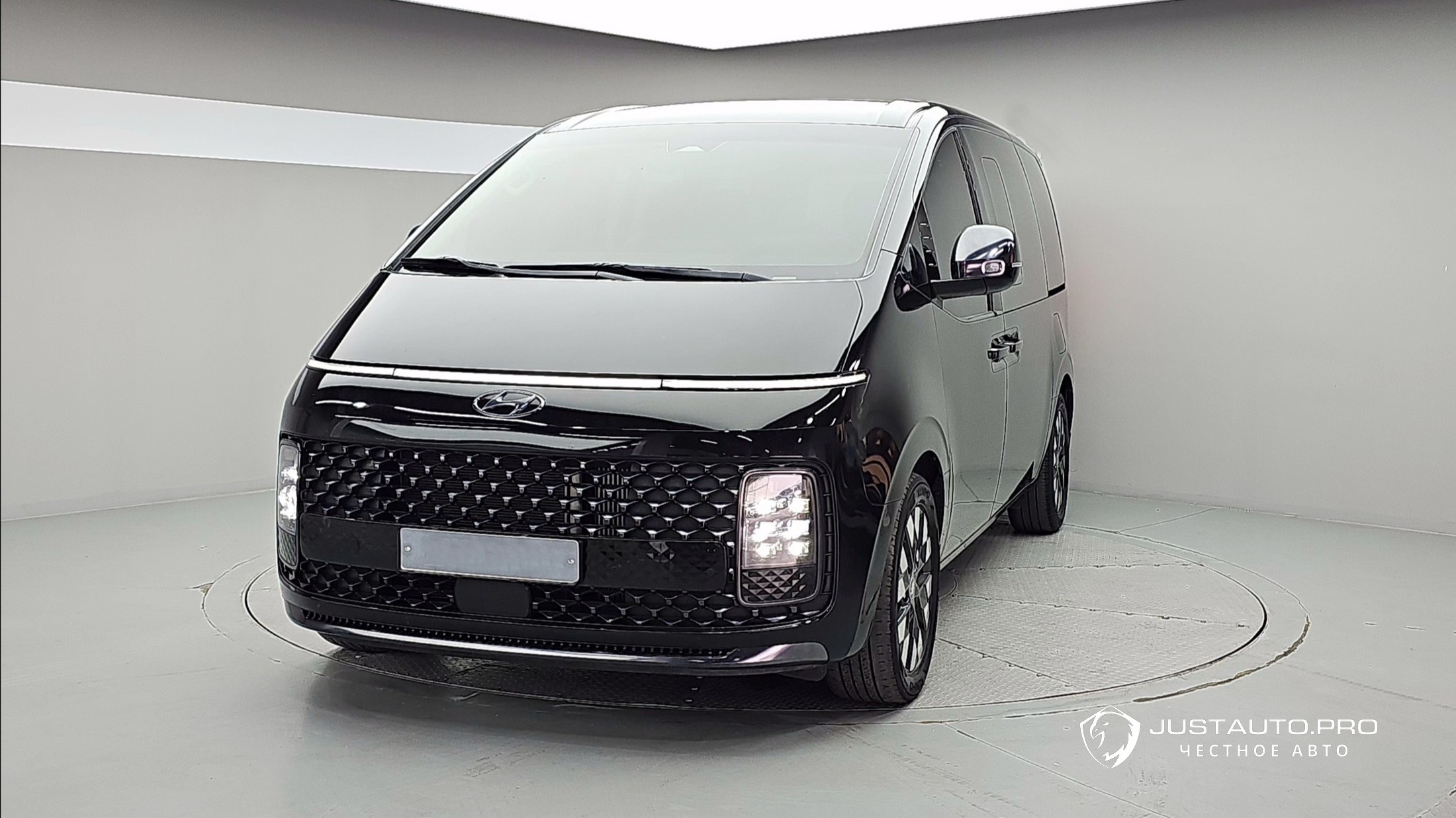 Автомобиль Hyundai Staria