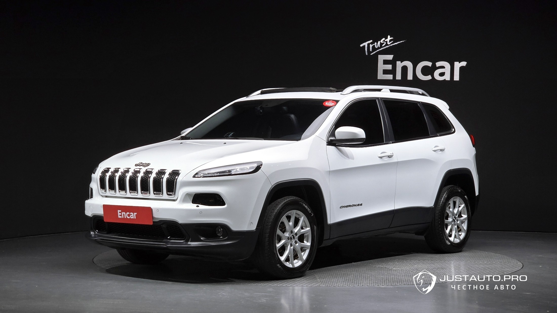 Автомобиль Jeep Cherokee