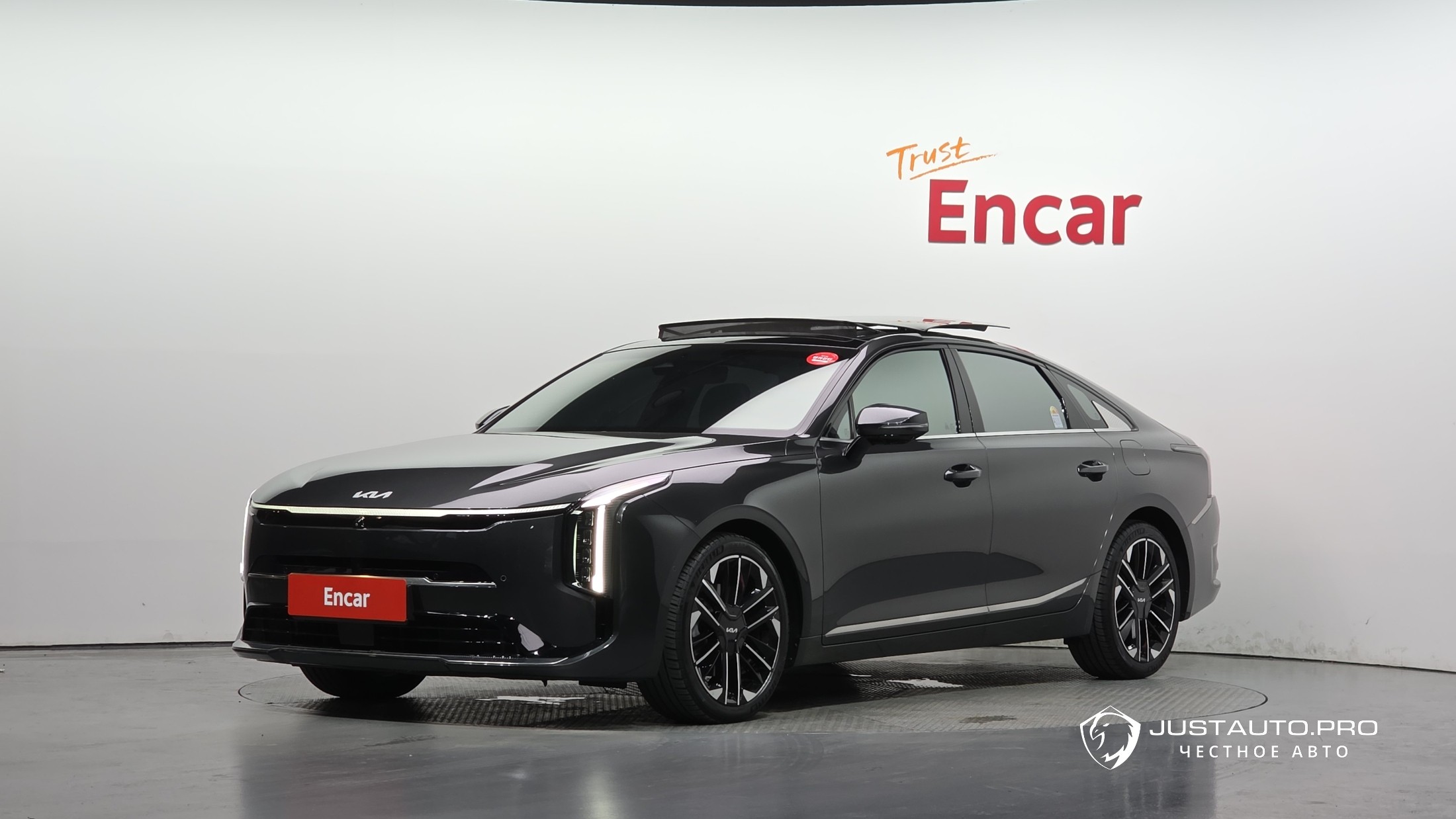 Автомобиль Kia K8