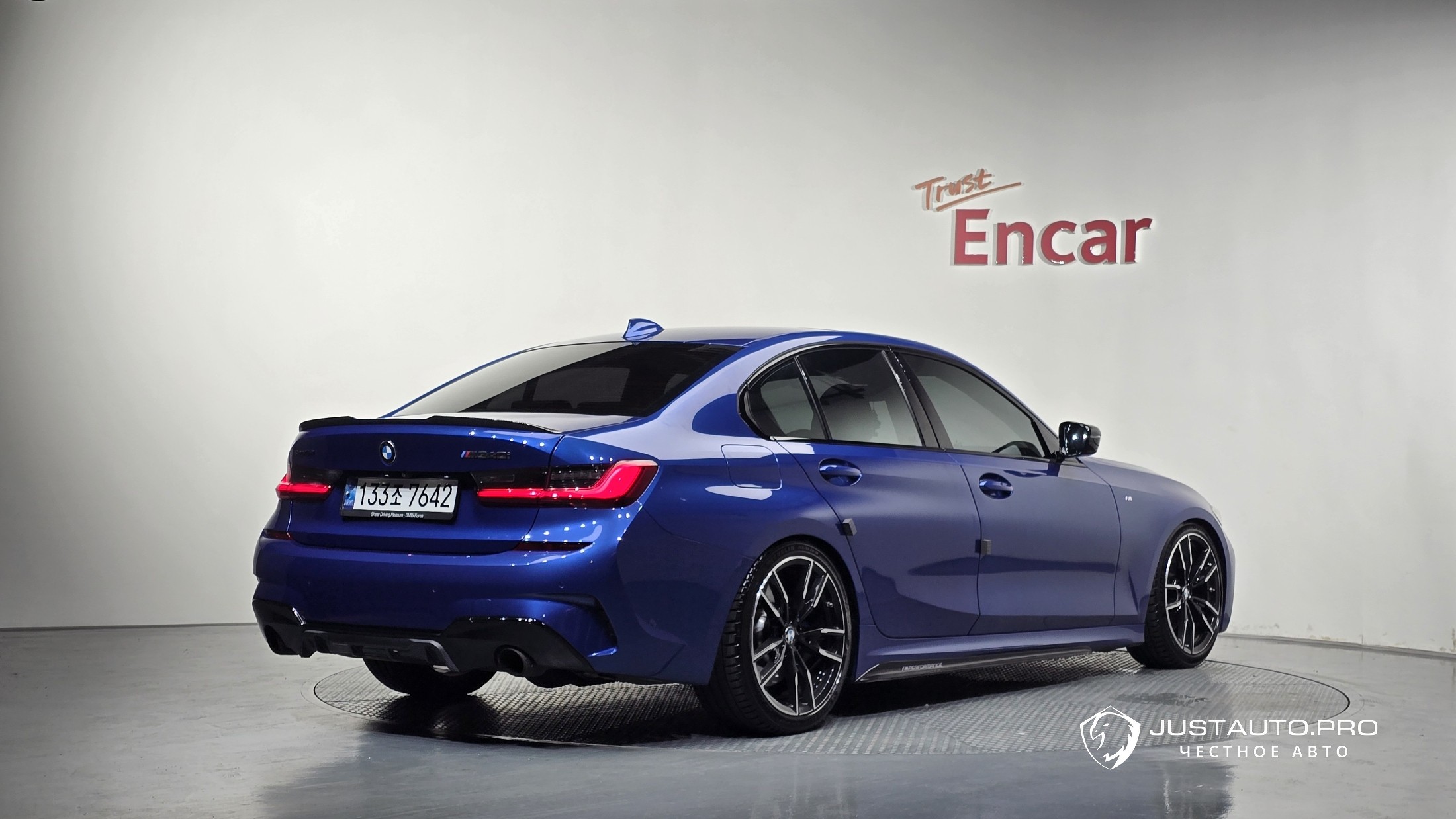Автомобиль BMW 3-Series