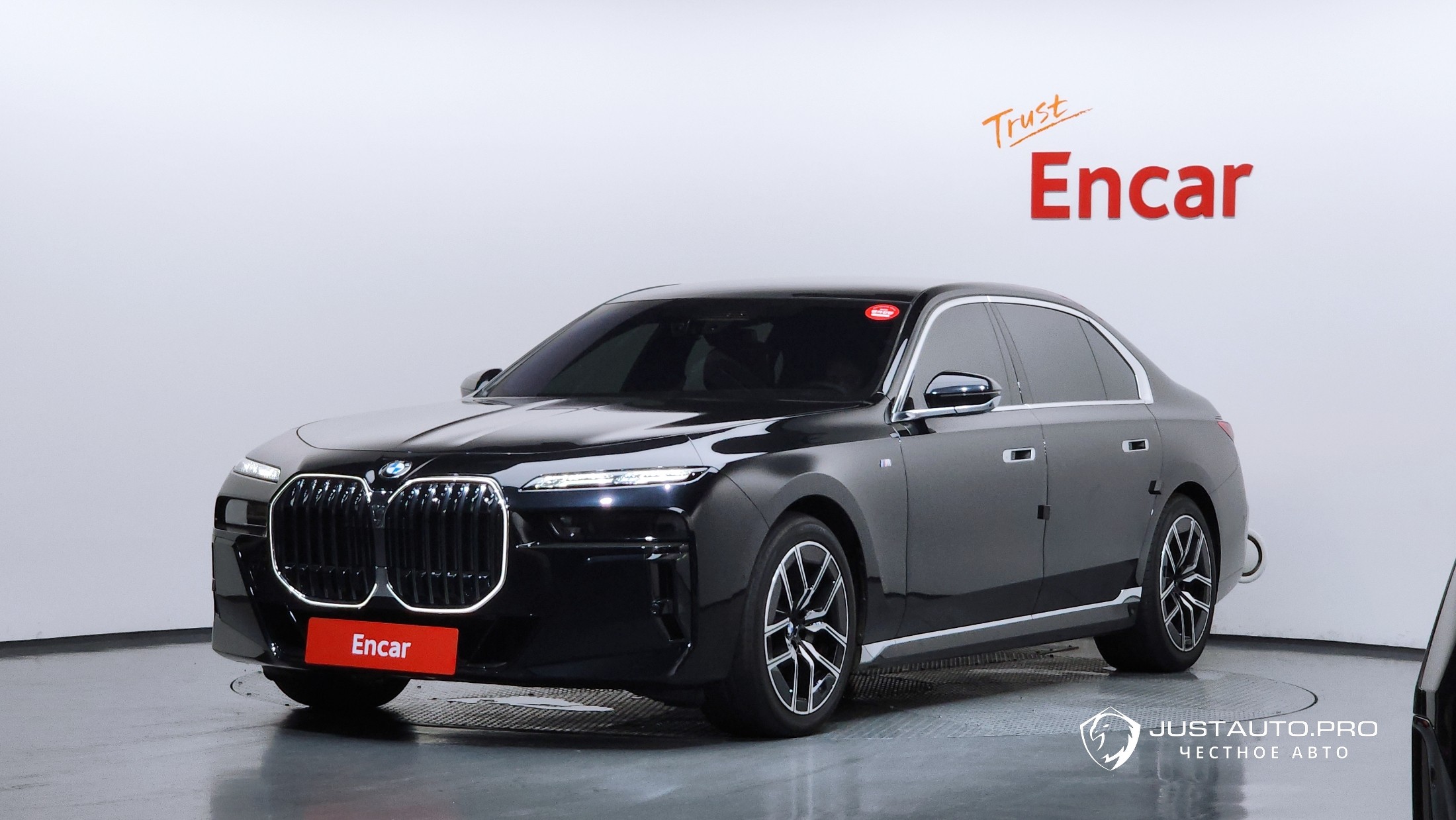 Автомобиль BMW 7-Series