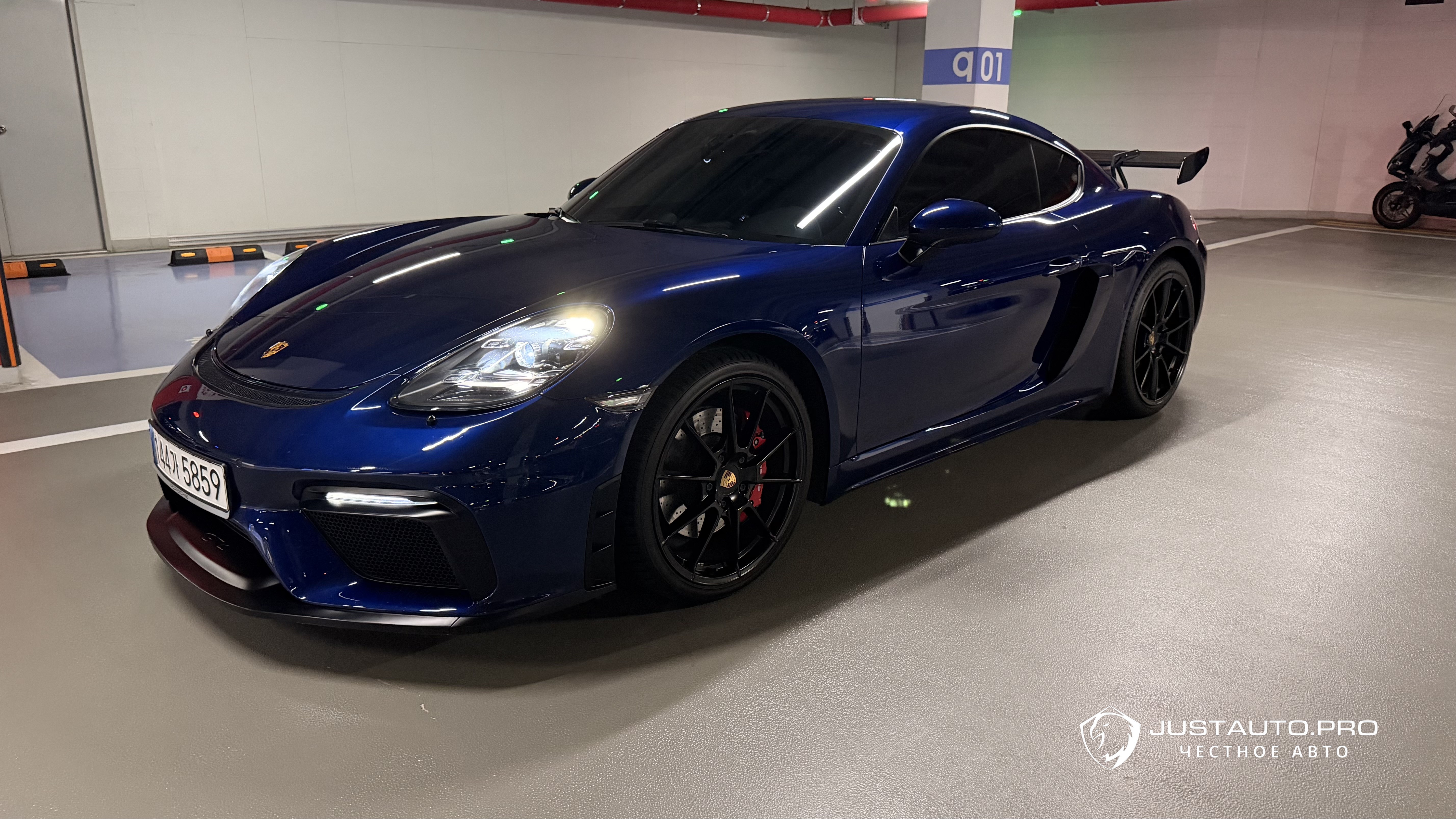 Автомобиль Porsche 718
