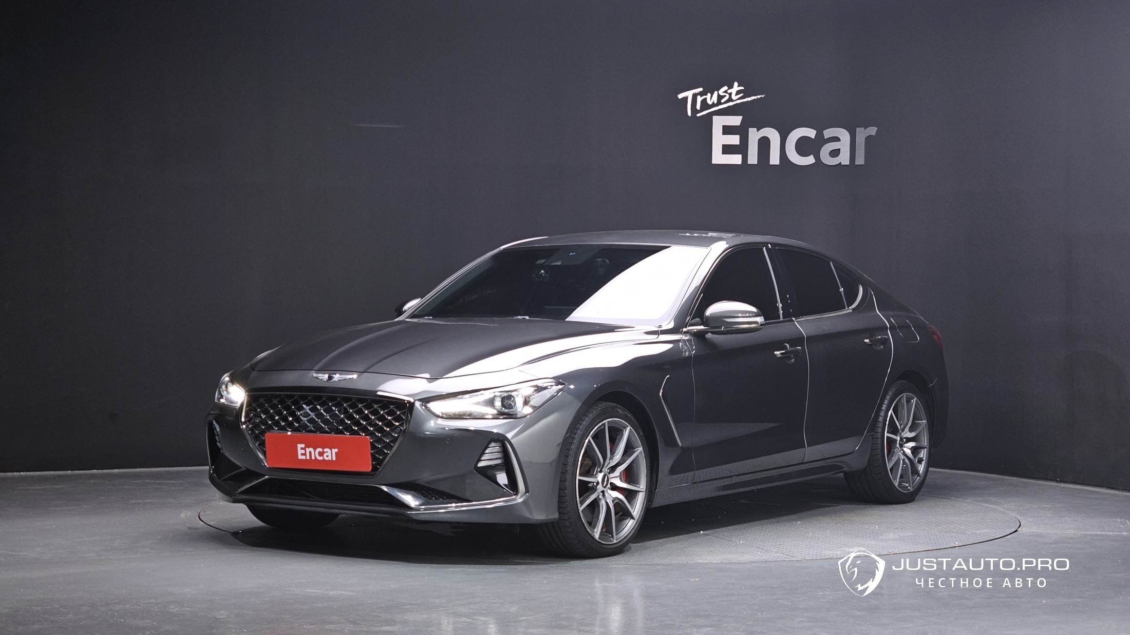 Автомобиль Genesis G70