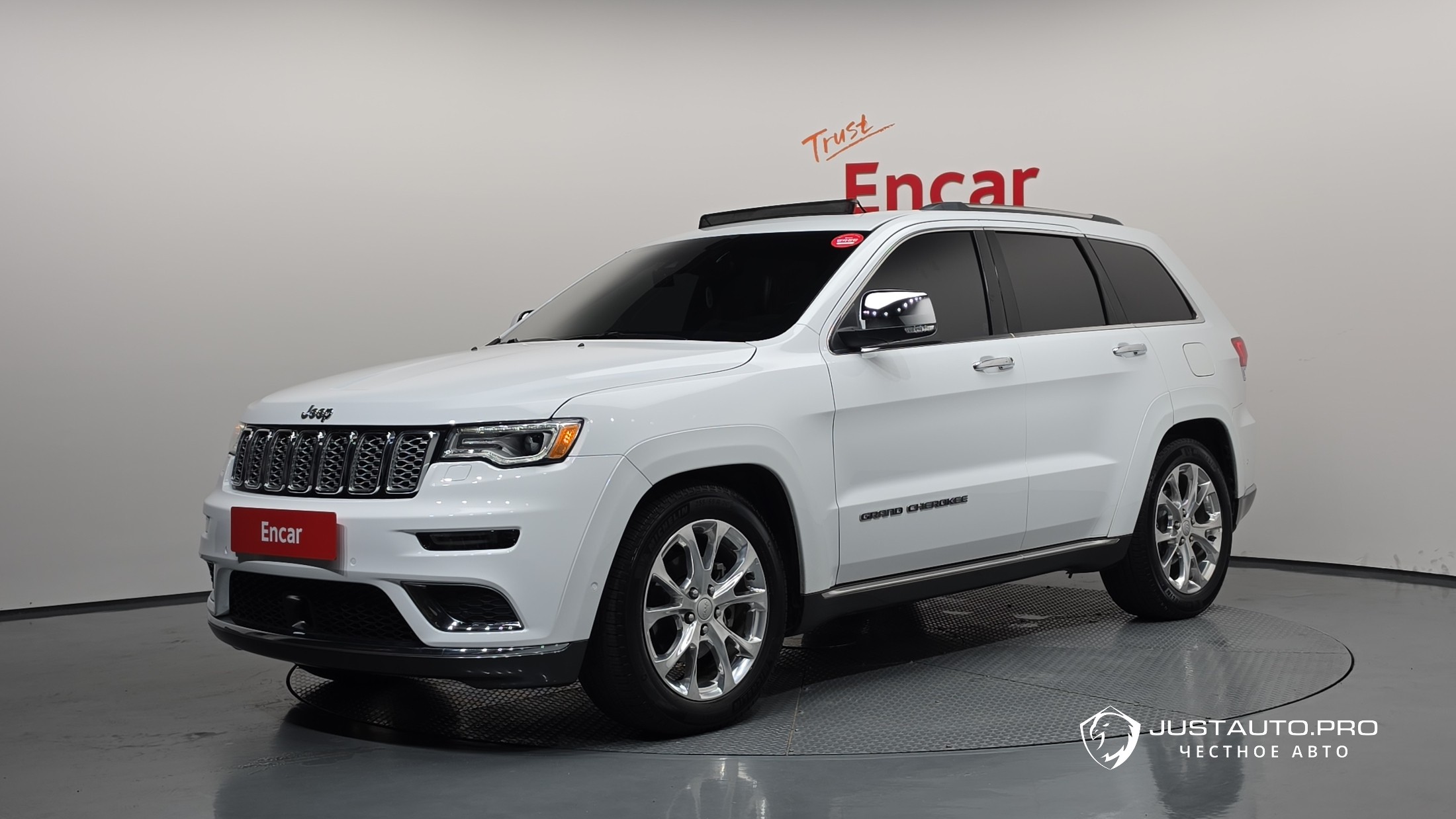 Автомобиль Jeep Cherokee