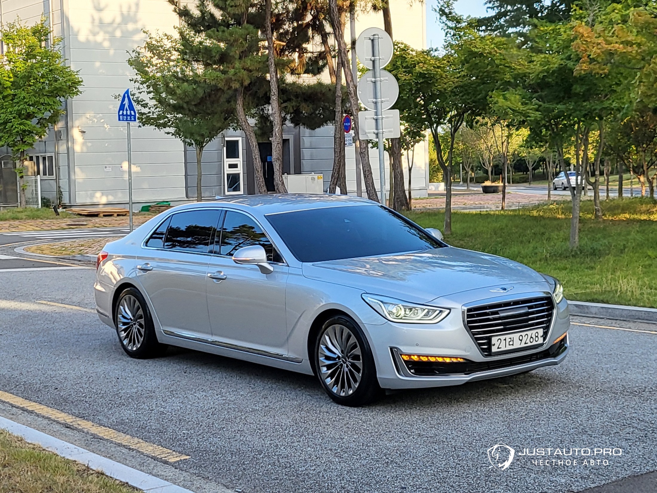 Автомобиль Genesis EQ900