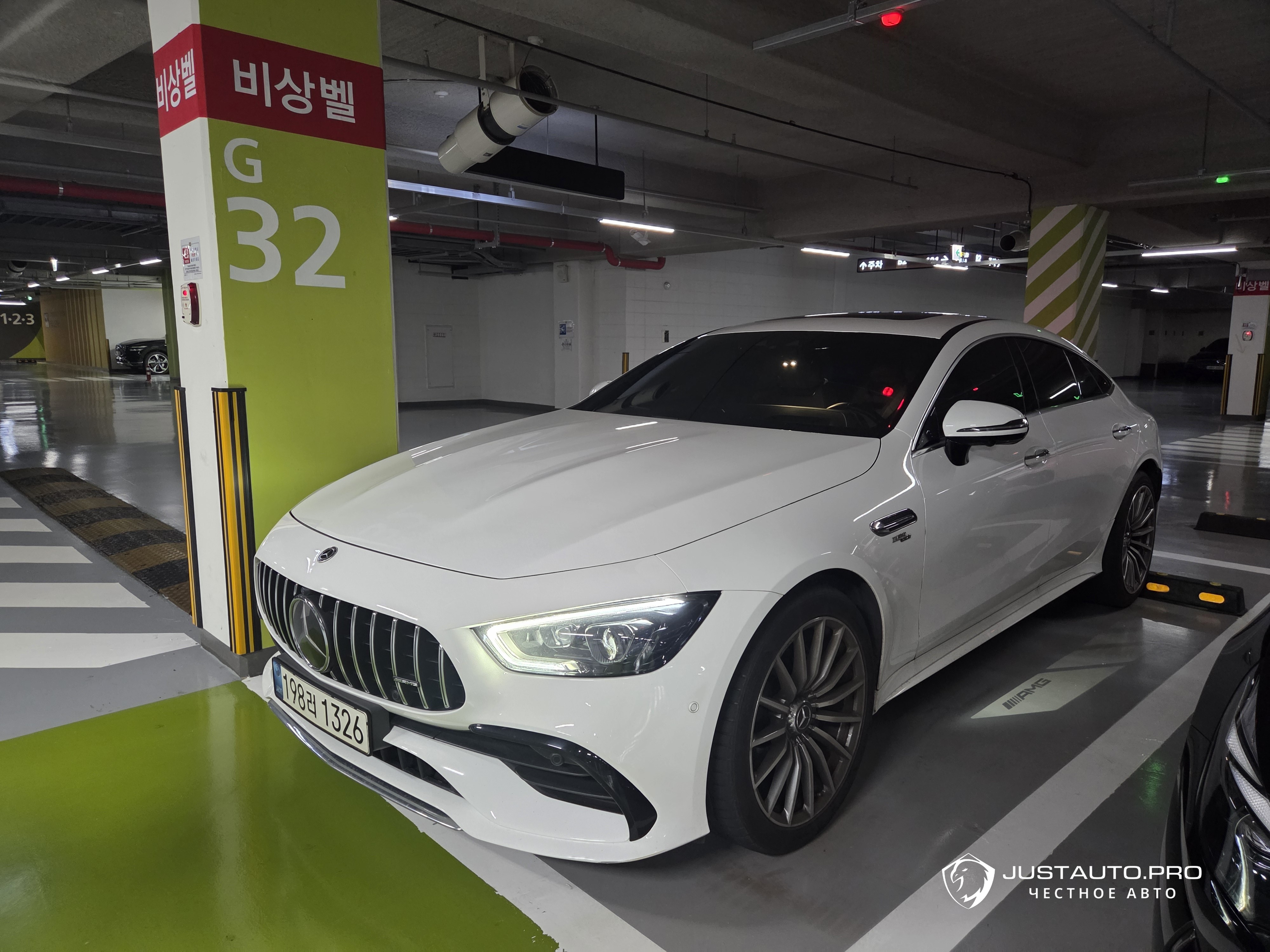 Автомобиль Mercedes-Benz AMG GT