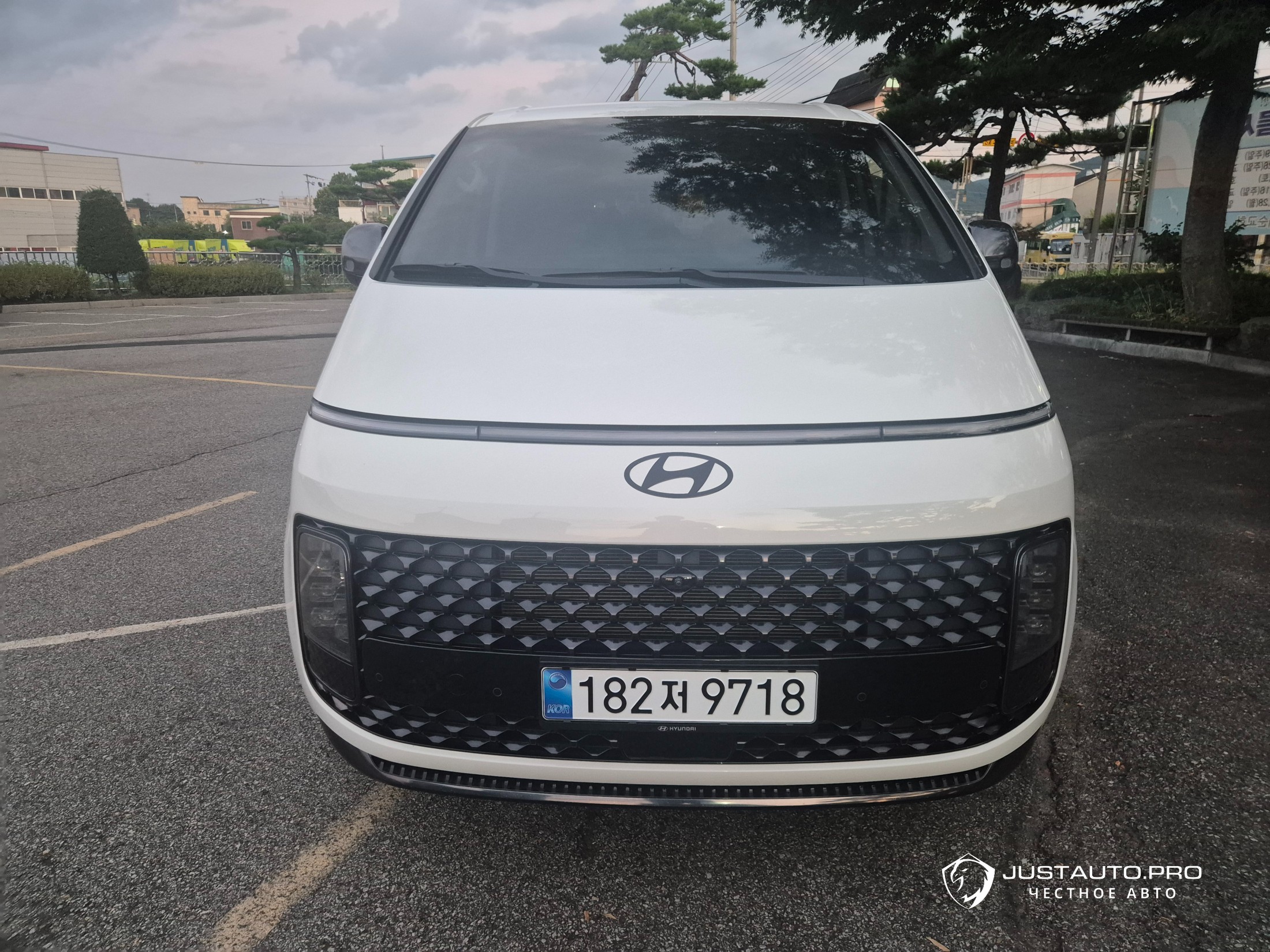 Автомобиль Hyundai Staria
