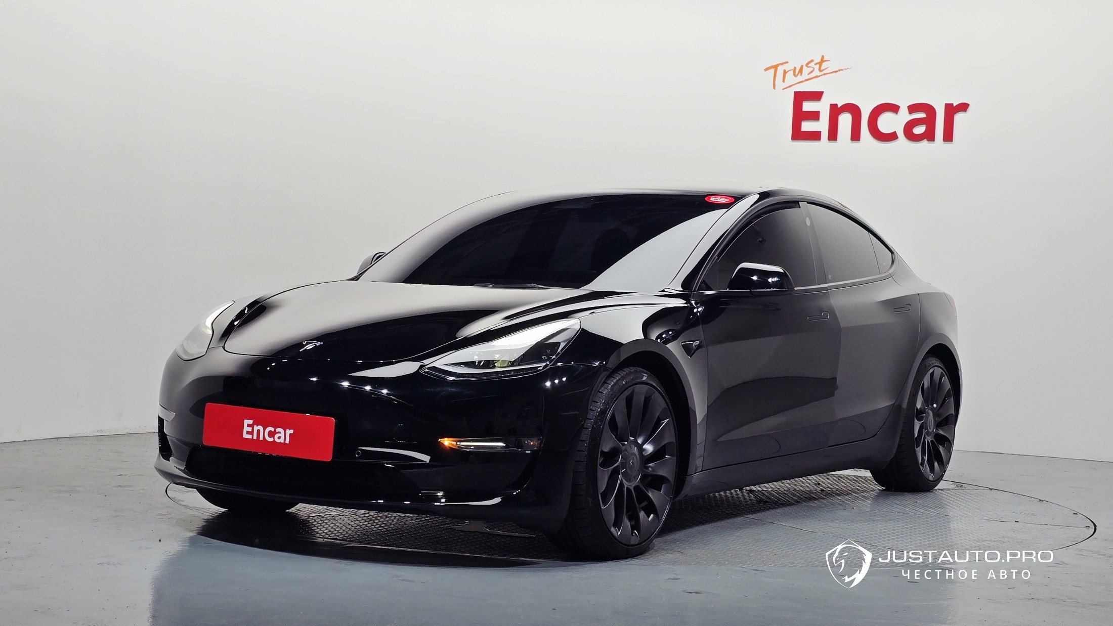 Автомобиль Tesla Model 3