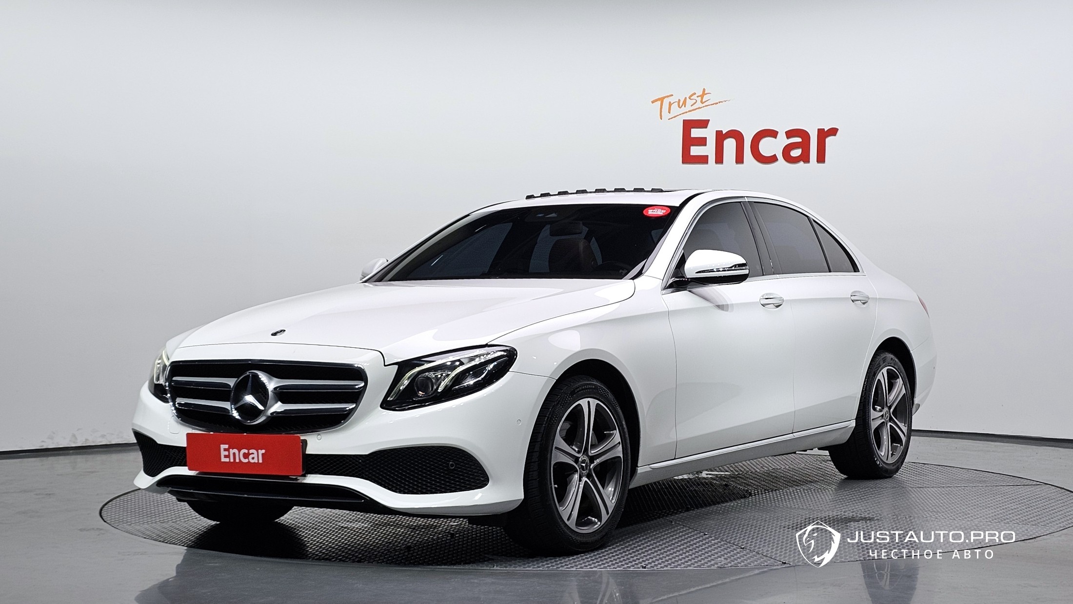 Автомобиль Mercedes-Benz E-Class