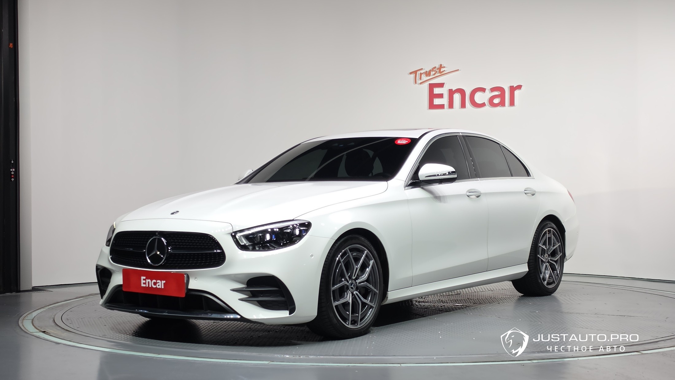 Автомобиль Mercedes-Benz E-Class