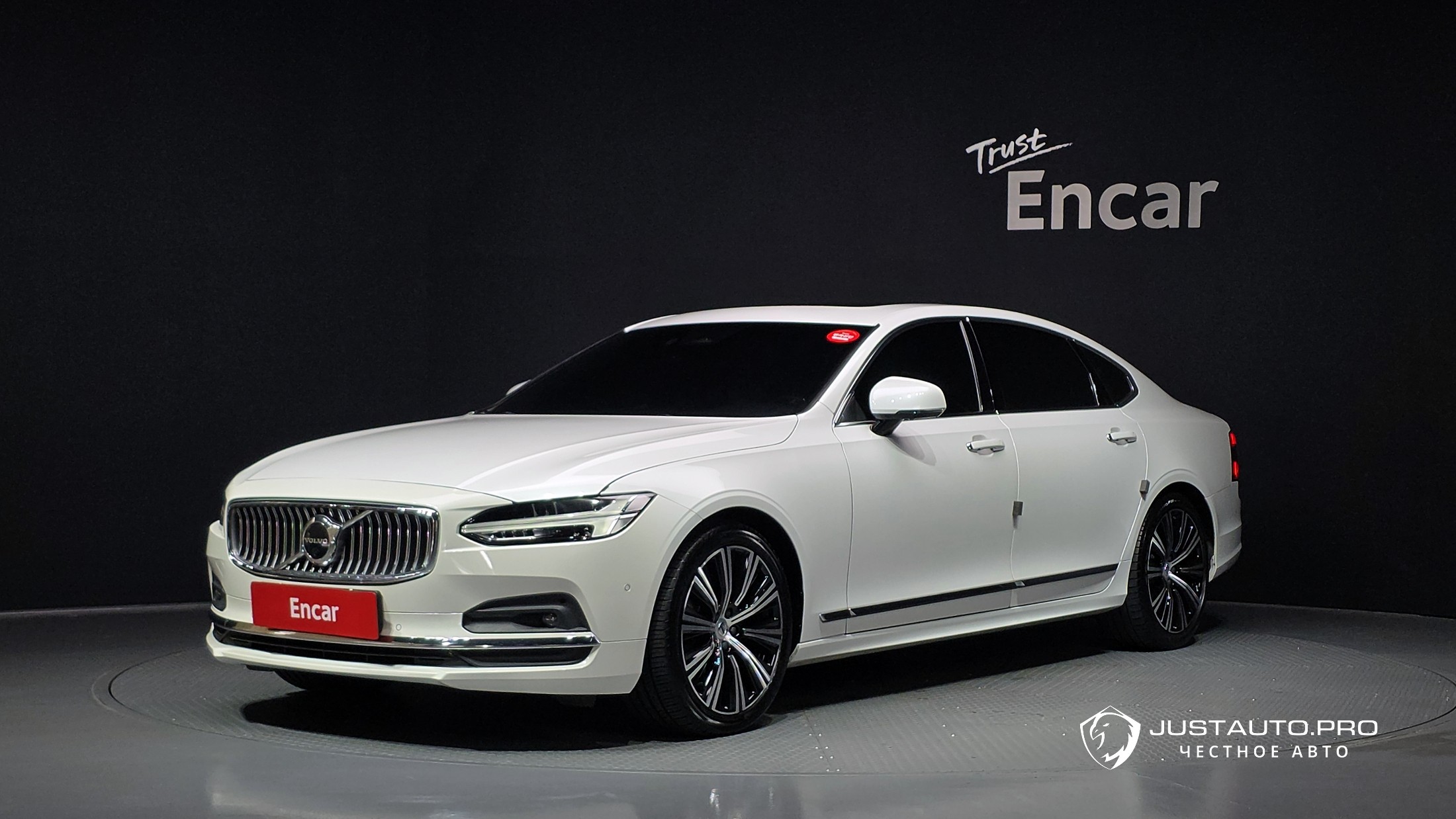 Автомобиль Volvo S90
