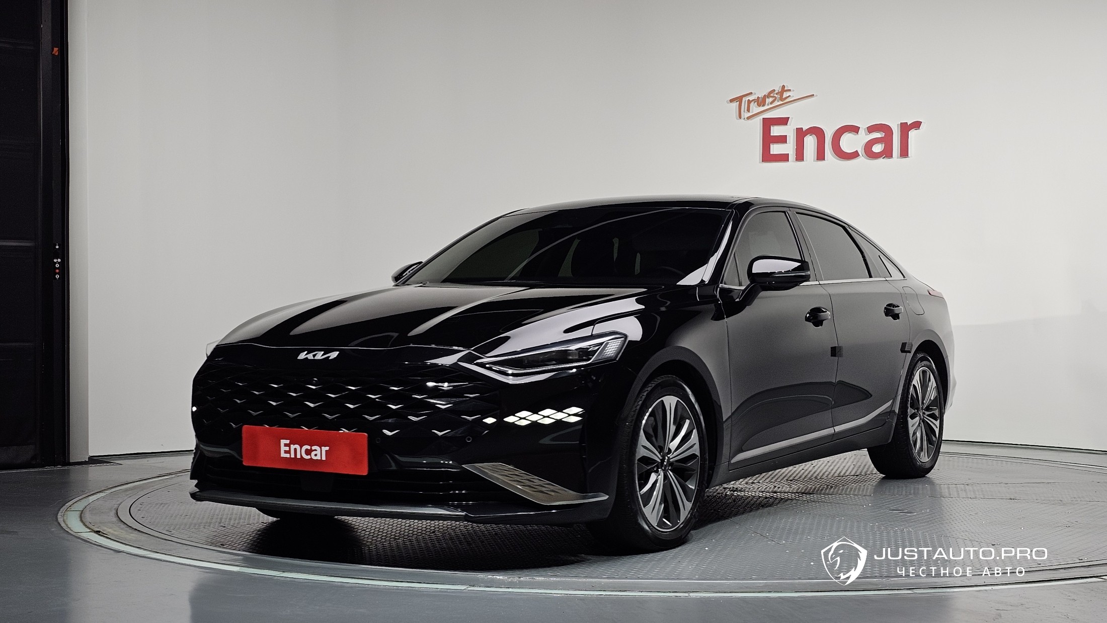 Автомобиль Kia K8