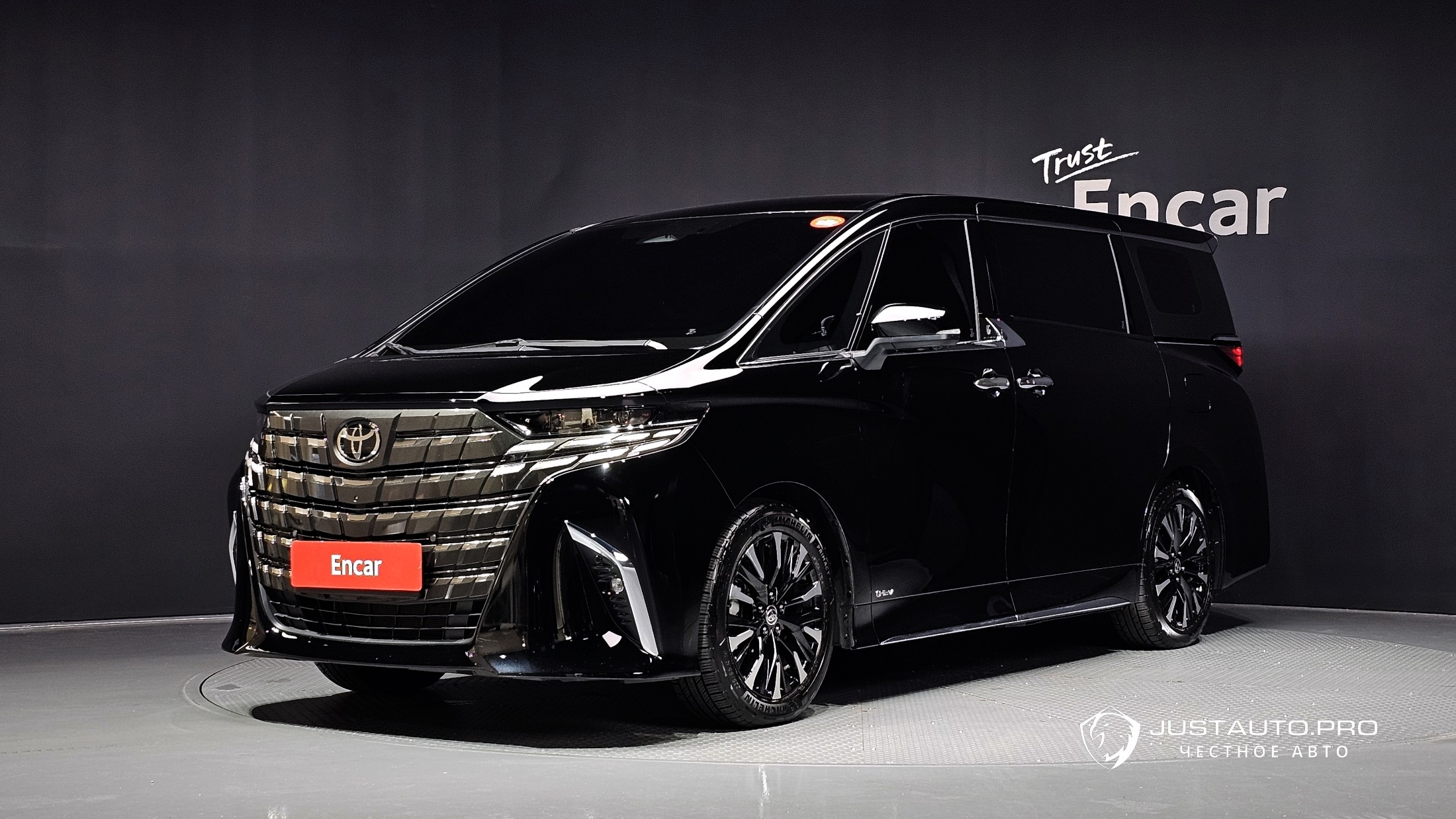 Автомобиль Toyota Alphard