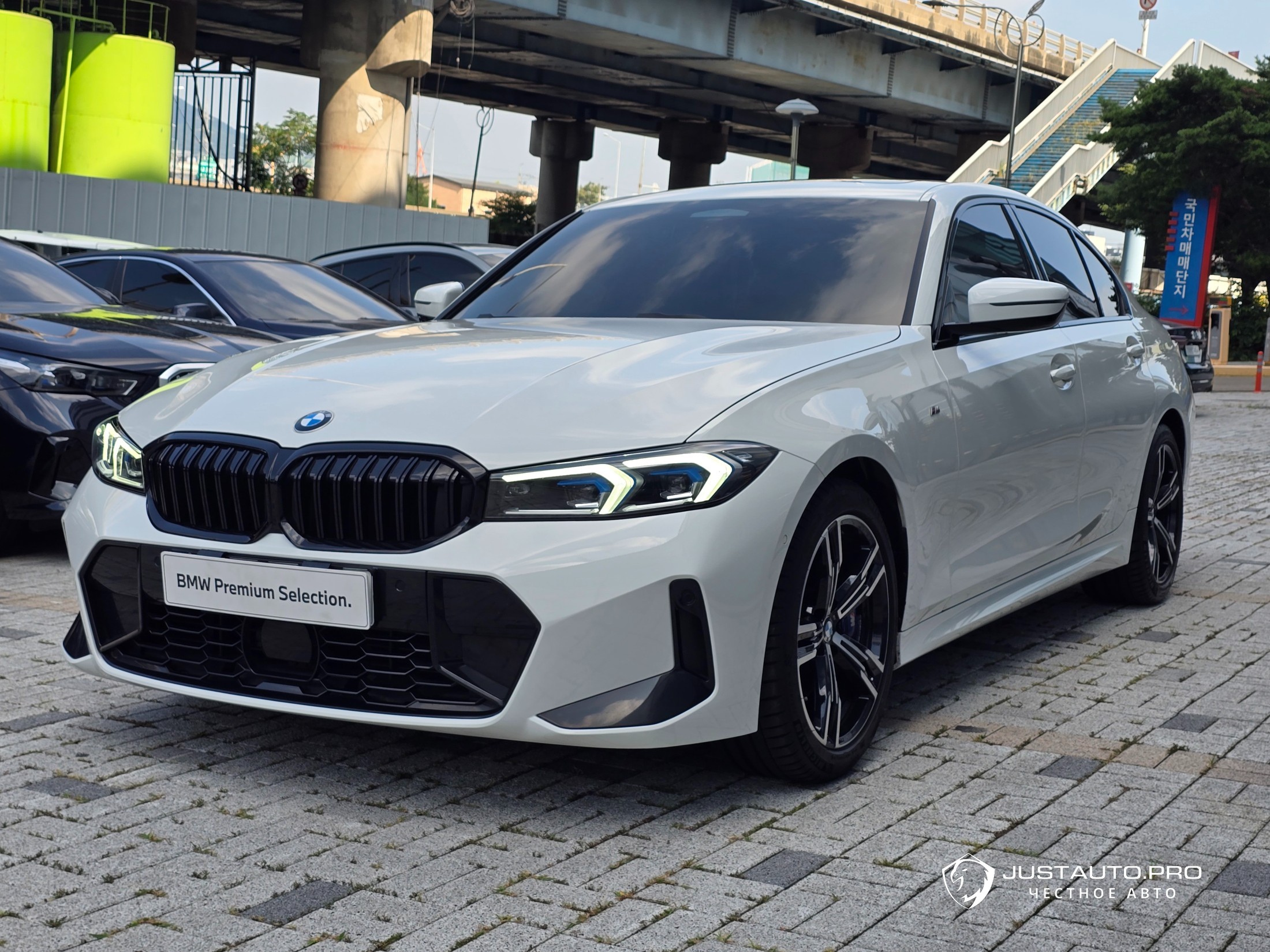 Автомобиль BMW 3-Series