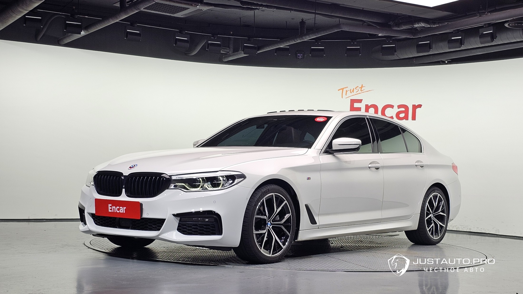 Автомобиль BMW 5-Series