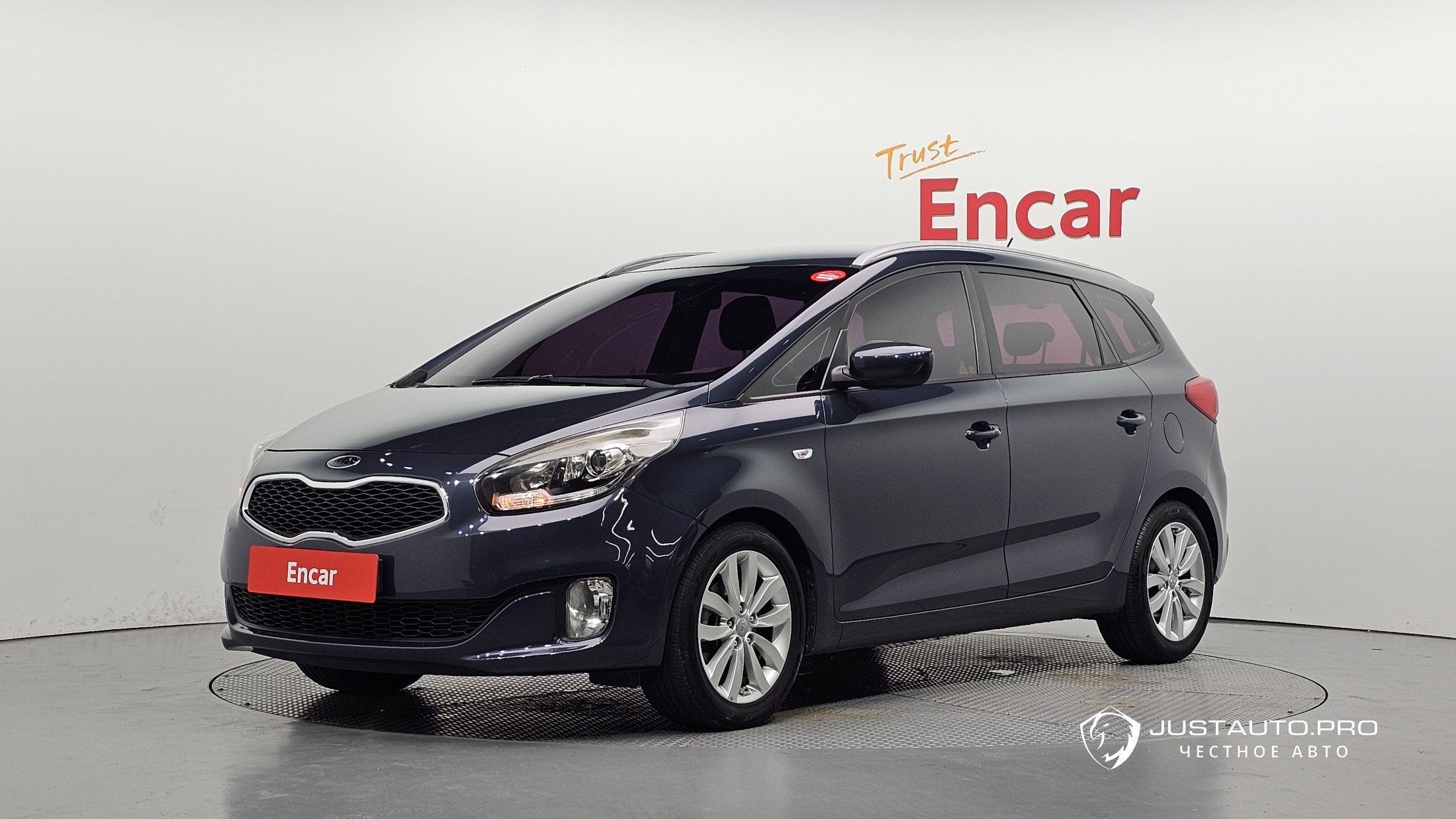 Автомобиль Kia Carens