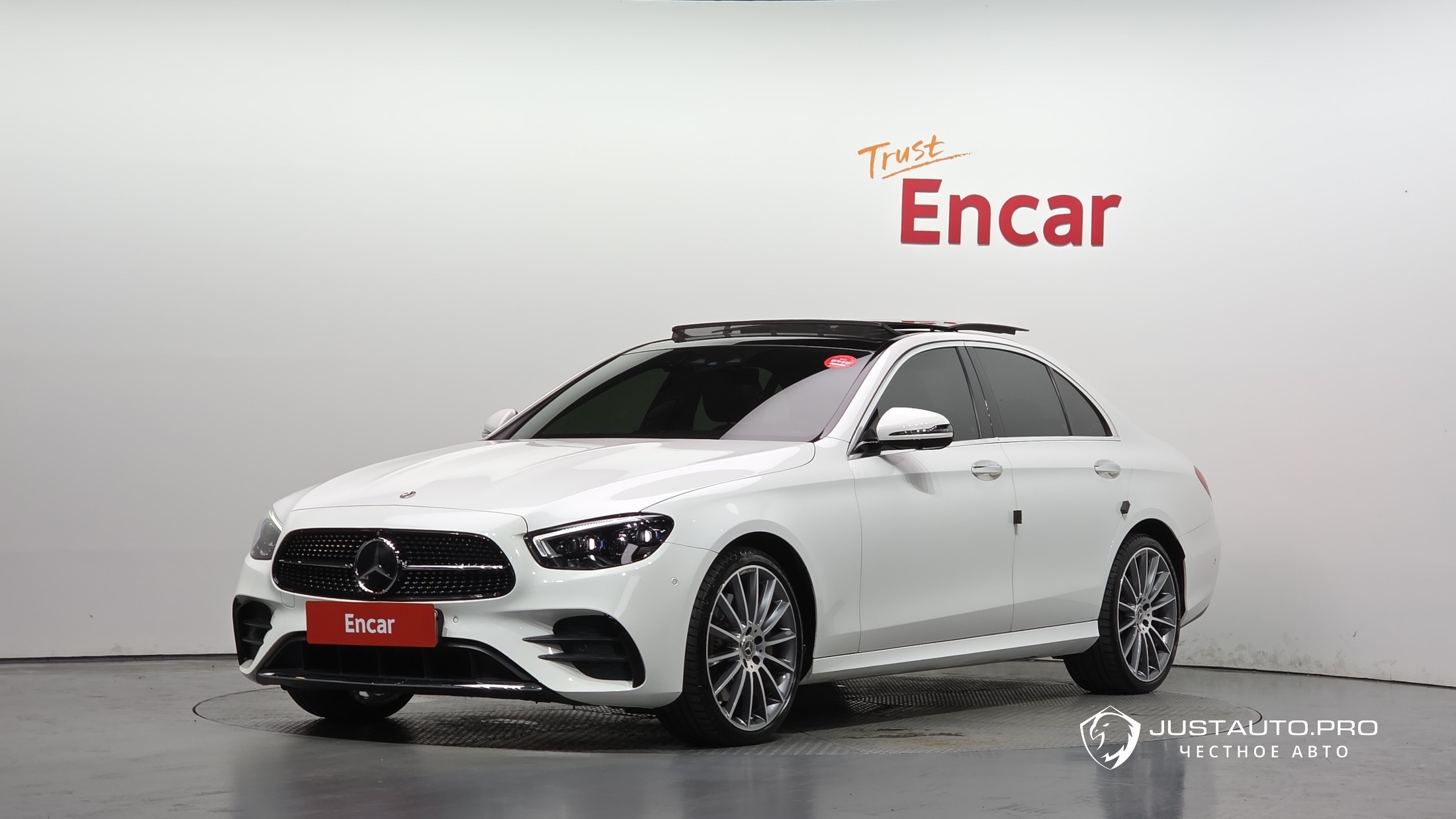 Автомобиль Mercedes-Benz E-Class