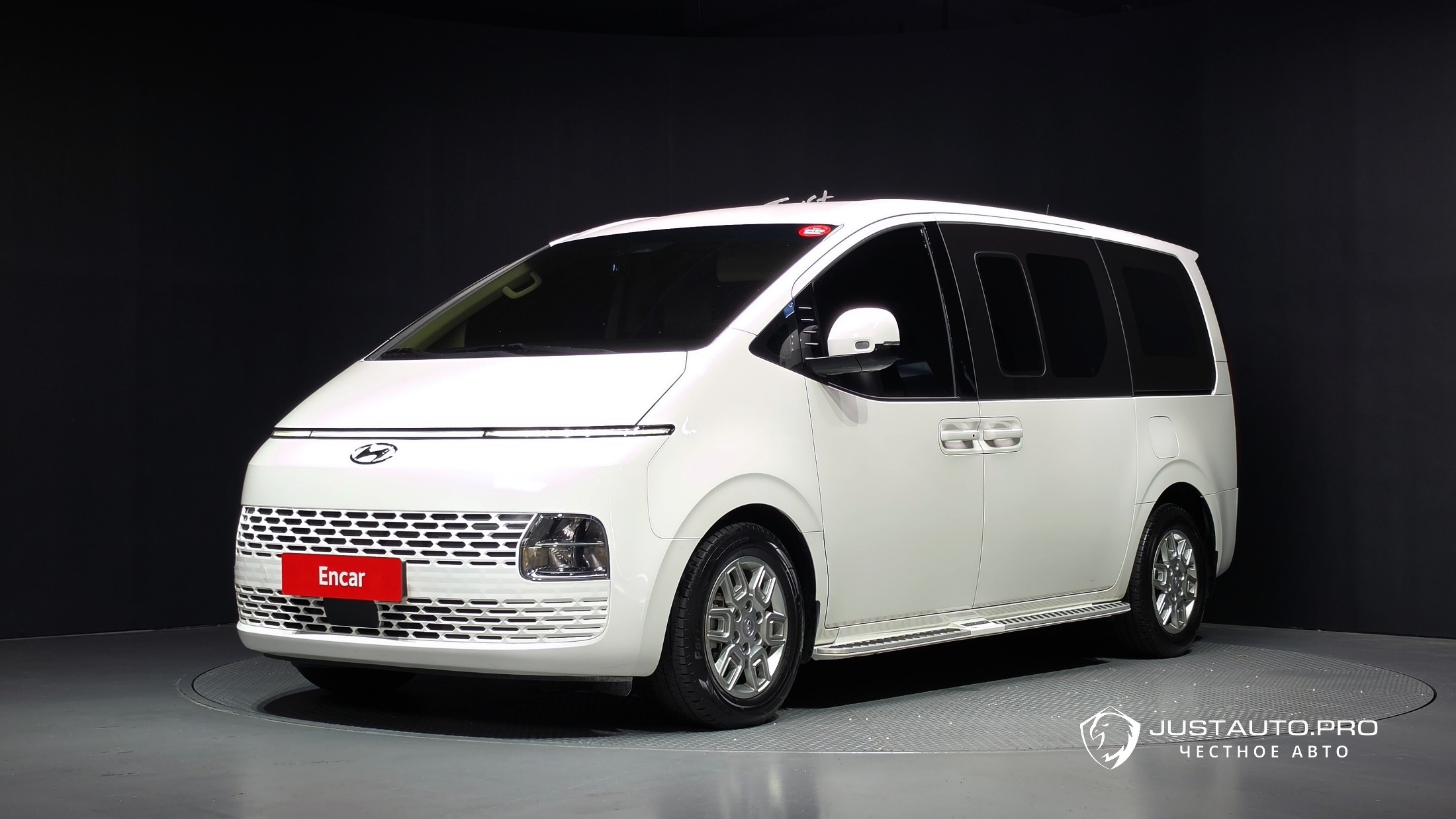 Автомобиль Hyundai Staria