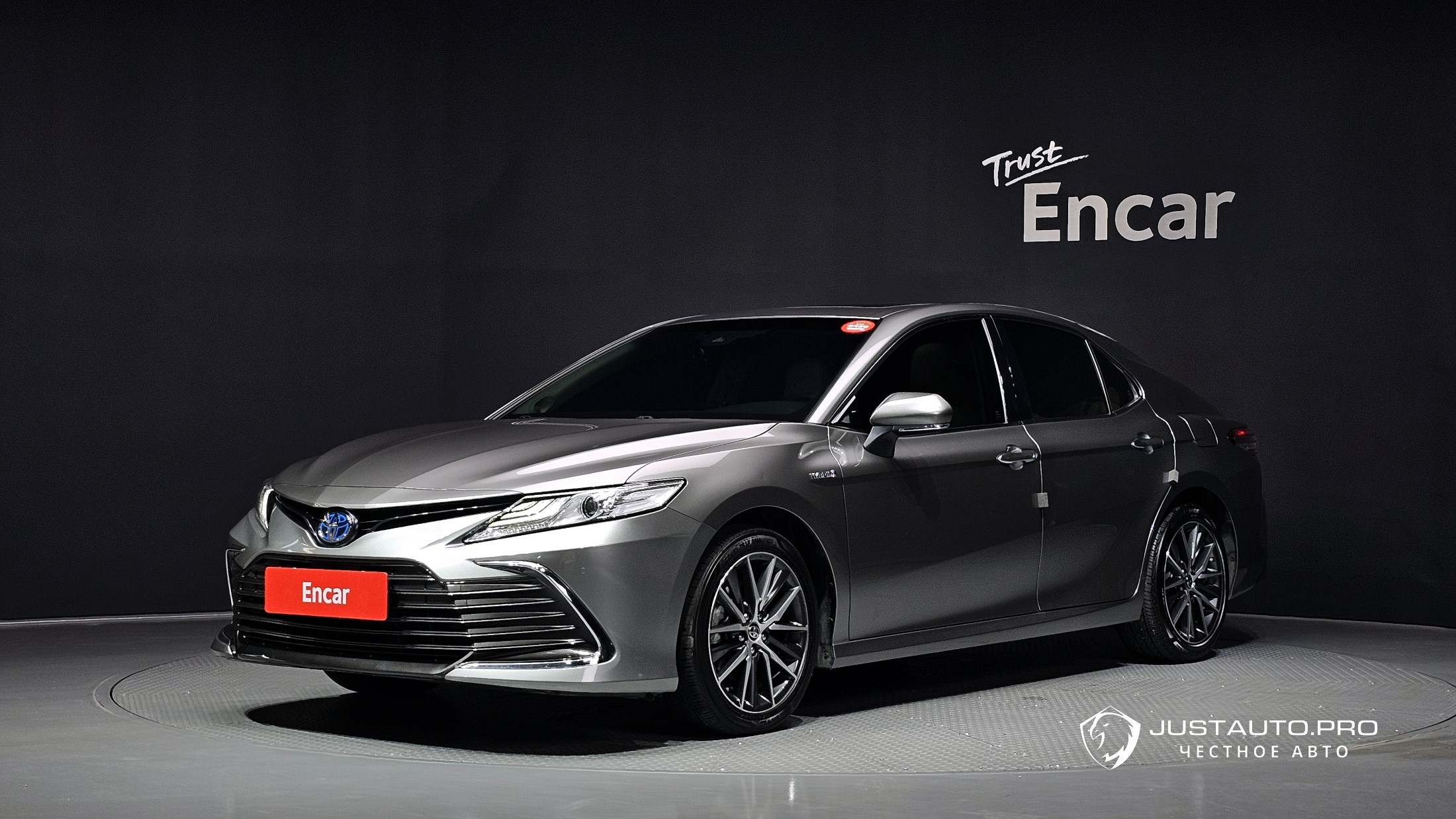 Автомобиль Toyota Camry