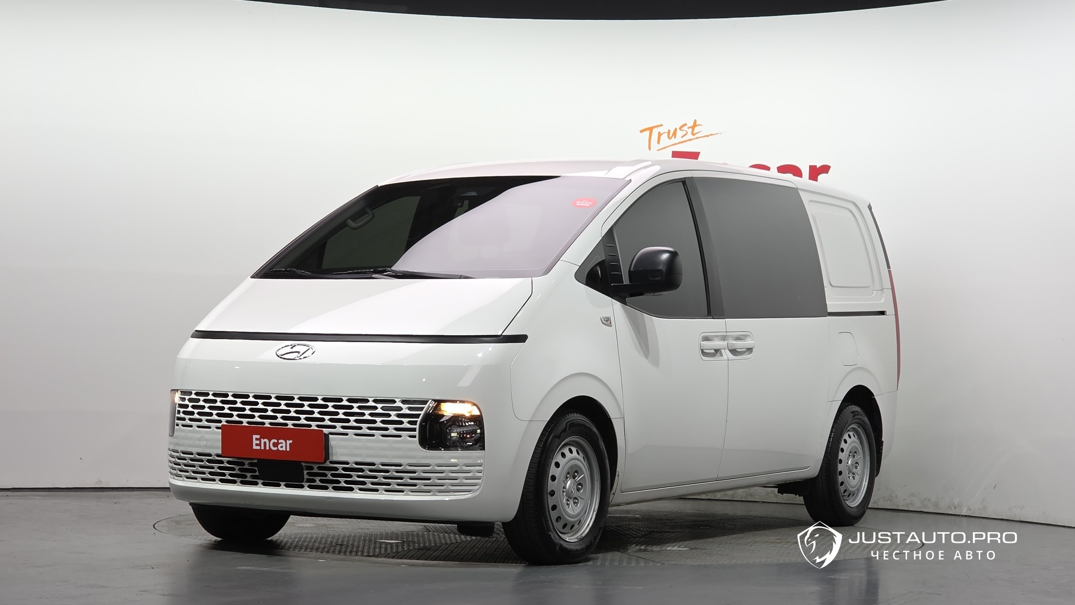 Автомобиль Hyundai Staria