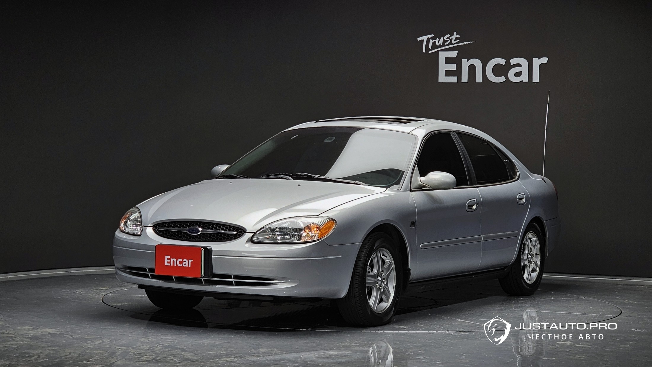 Автомобиль Ford Taurus