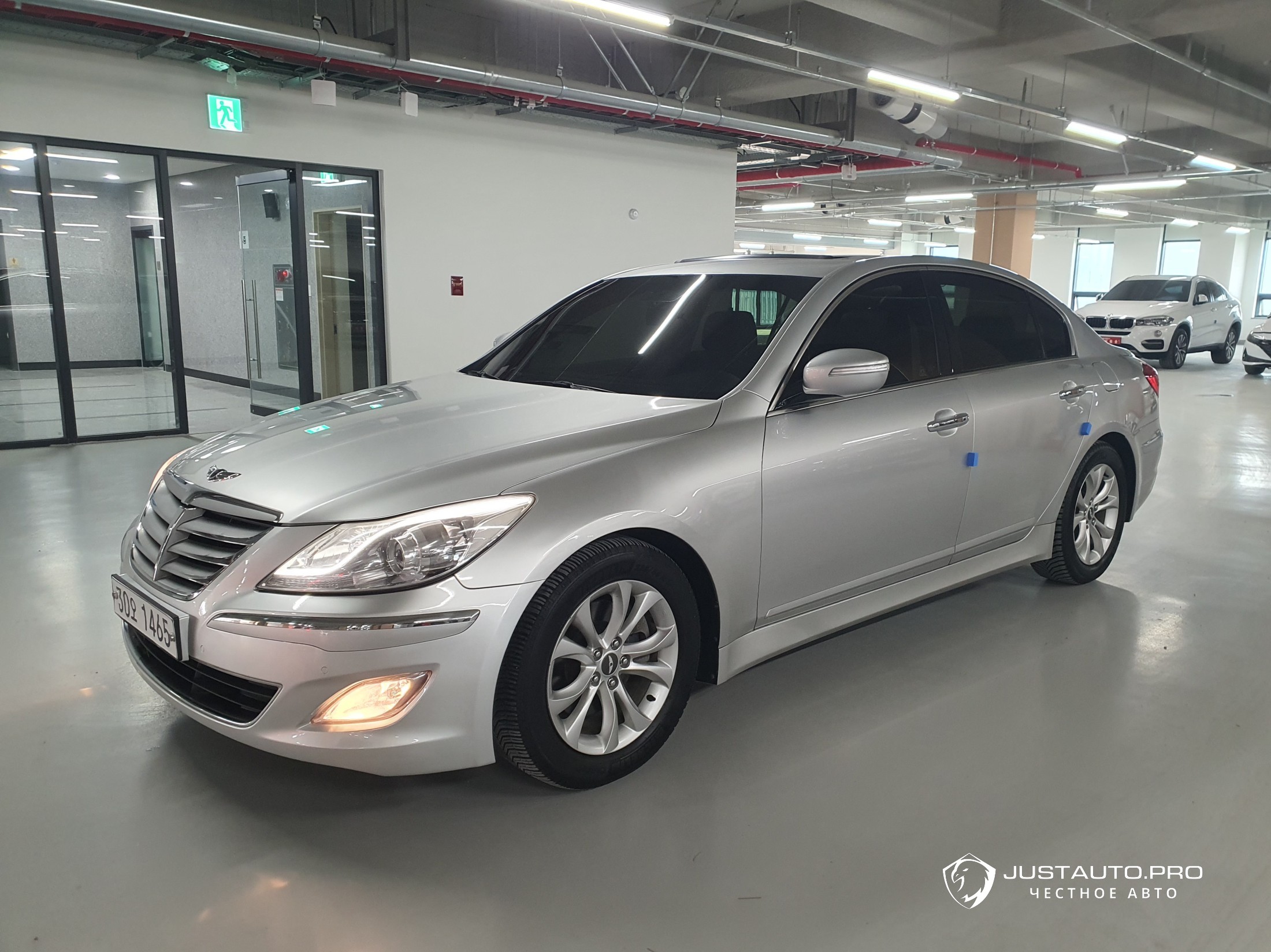 Автомобиль Hyundai Genesis