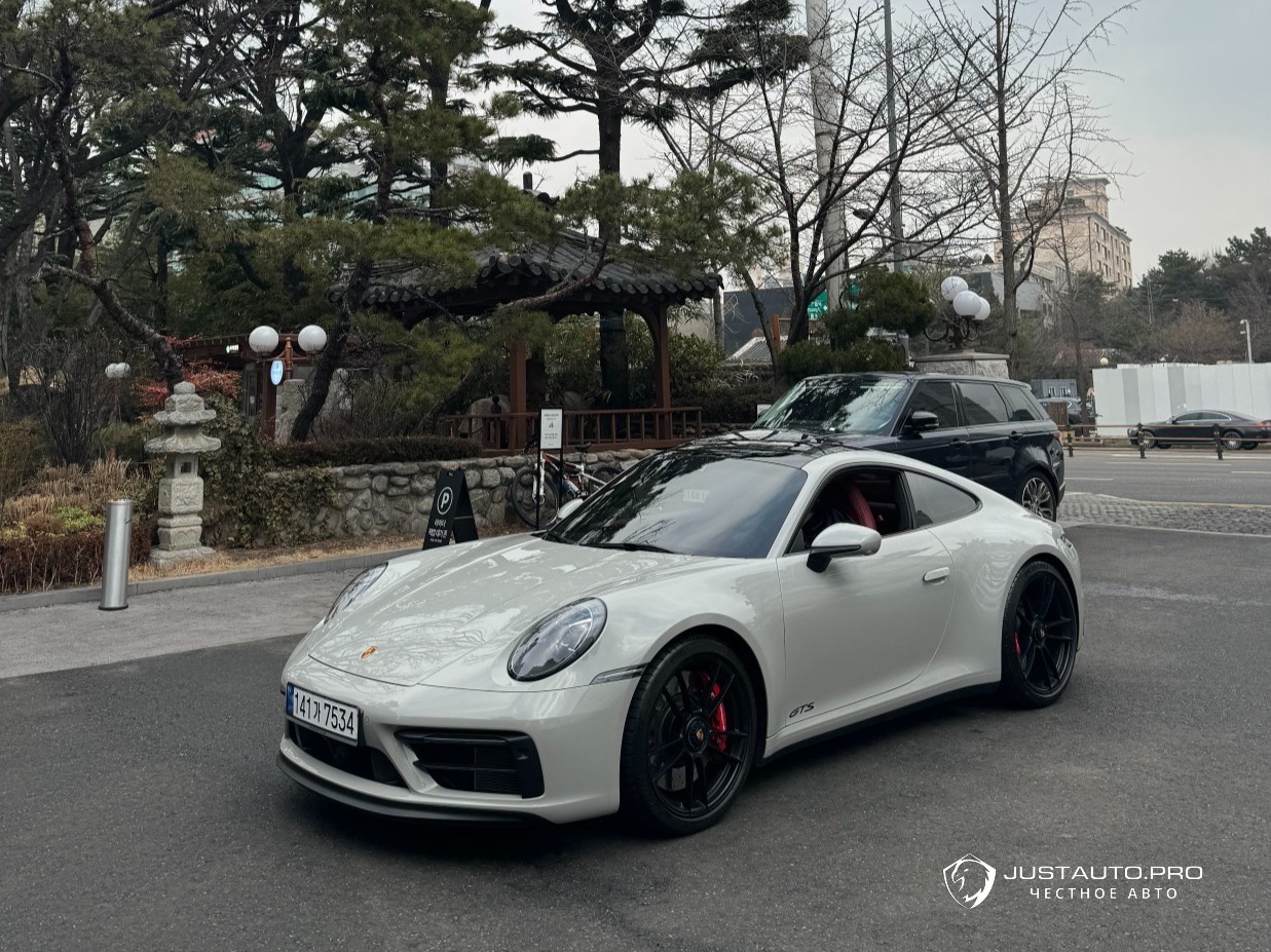 Автомобиль Porsche 911