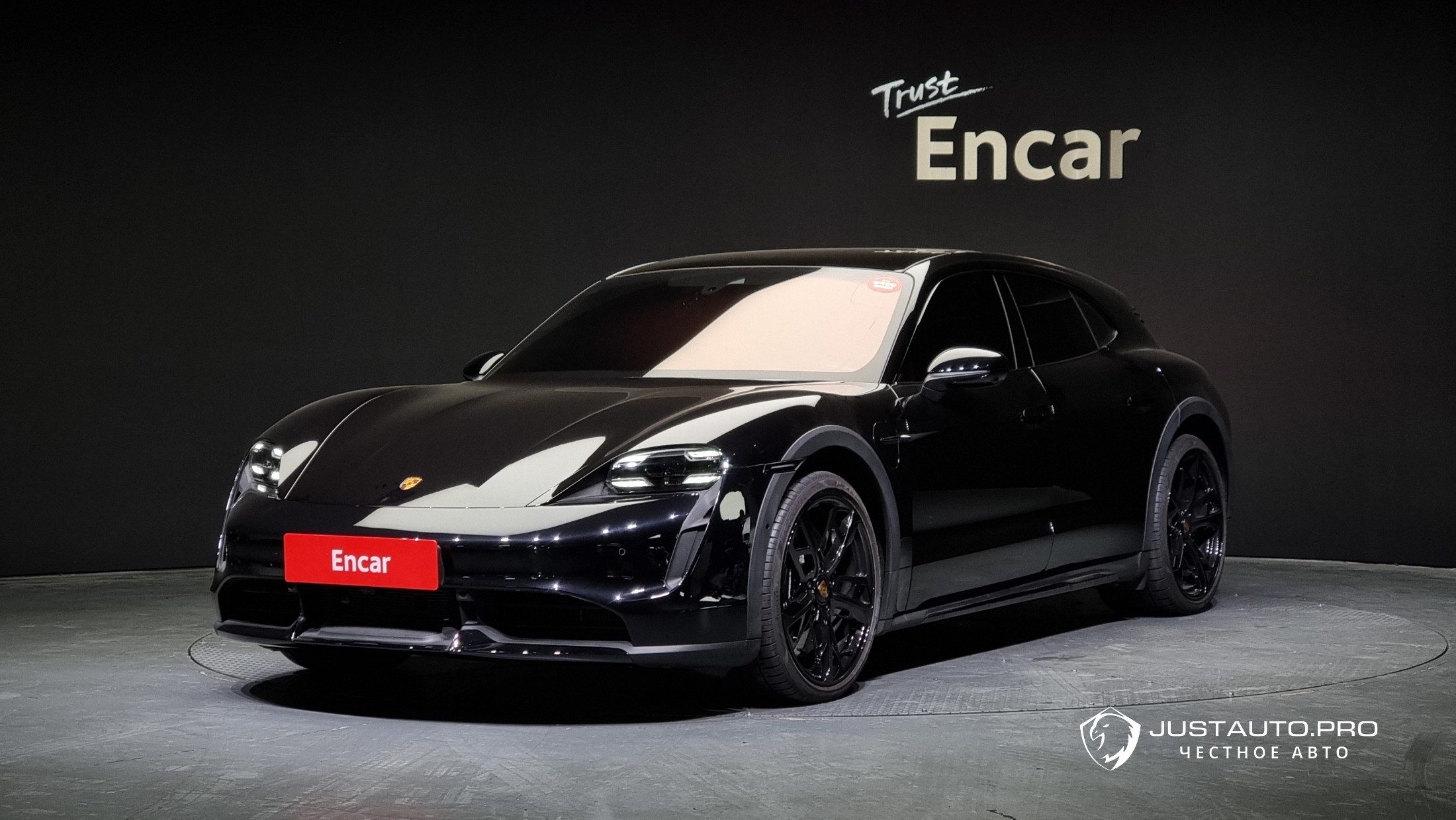 Автомобиль Porsche Taycan