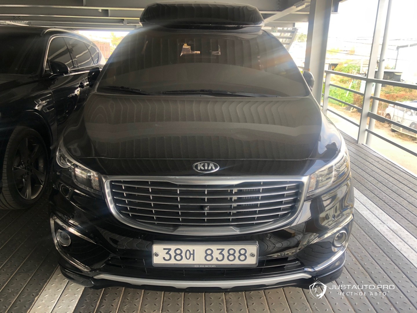 Автомобиль Kia Canival