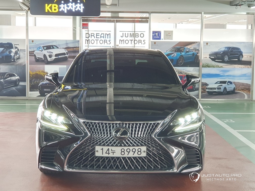 Автомобиль Lexus LS