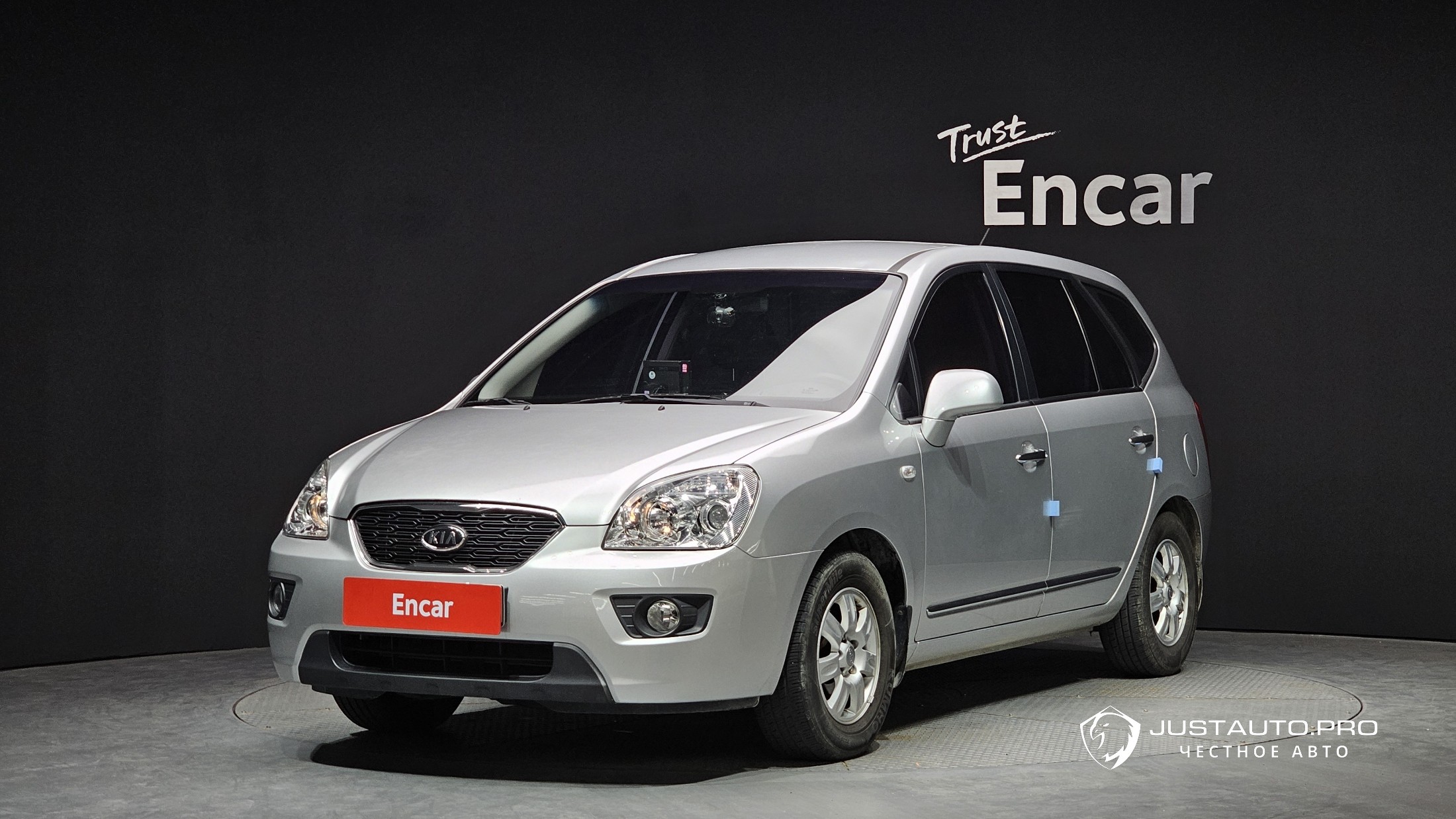 Автомобиль Kia Carens