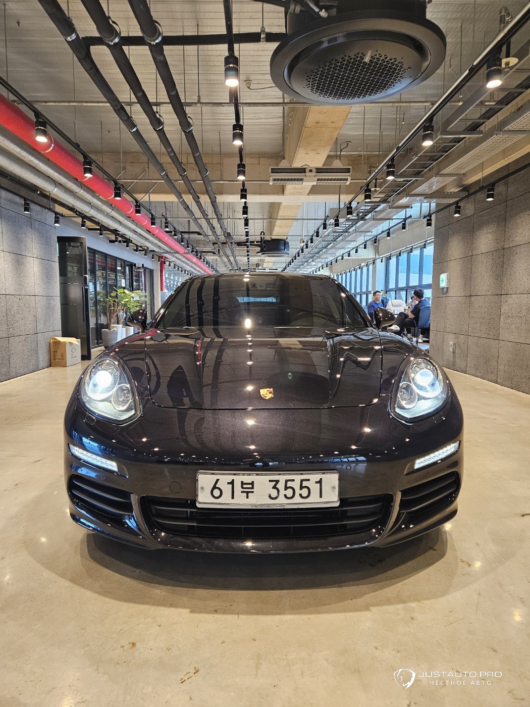 Автомобиль Porsche Panamera