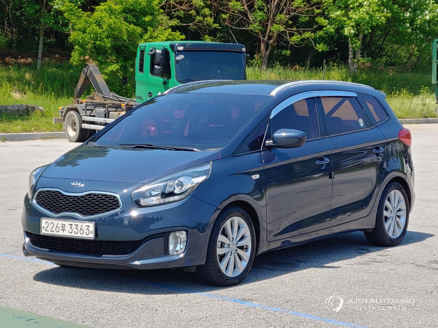 Автомобиль Kia Carens