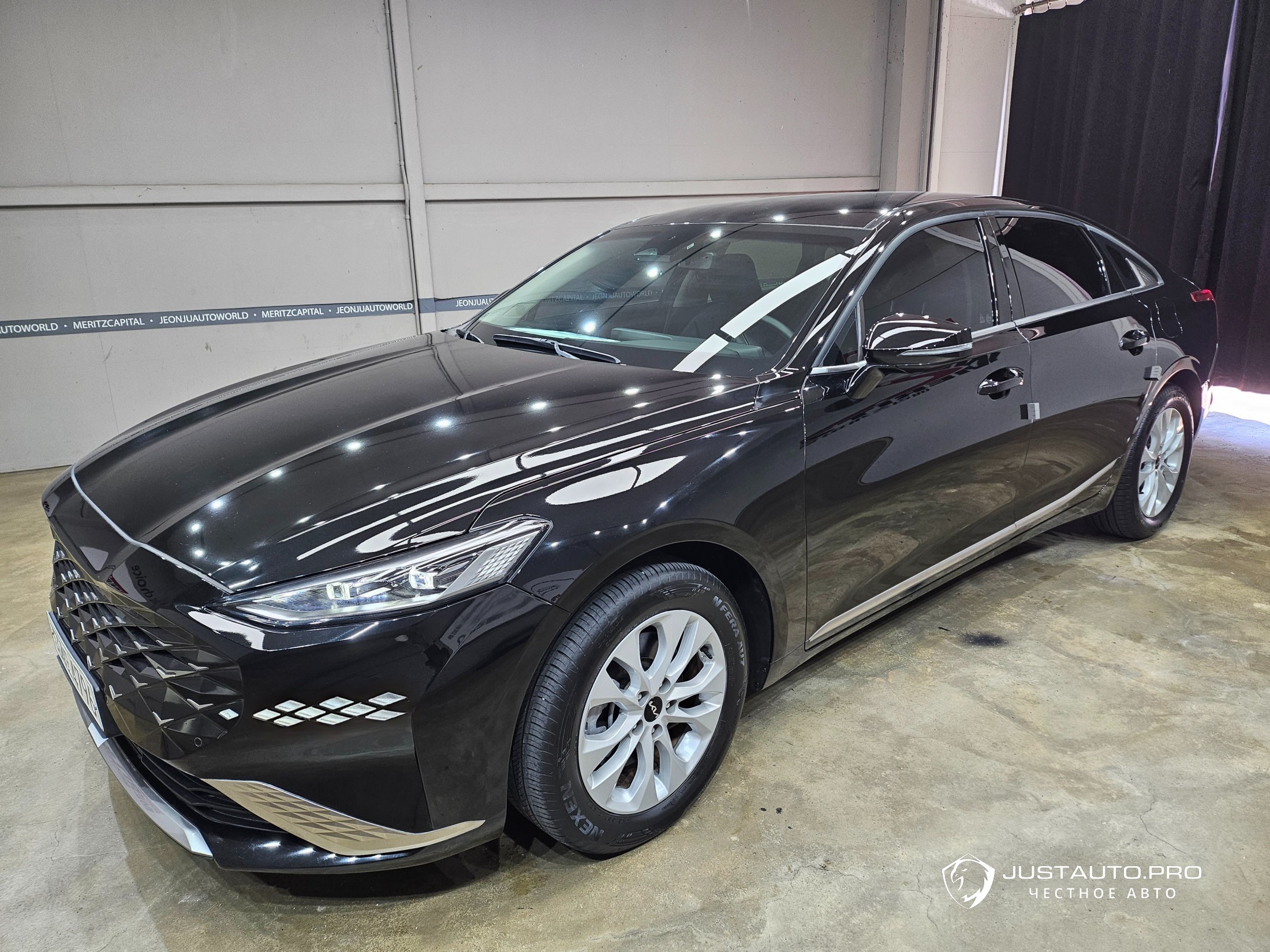 Автомобиль Kia K8