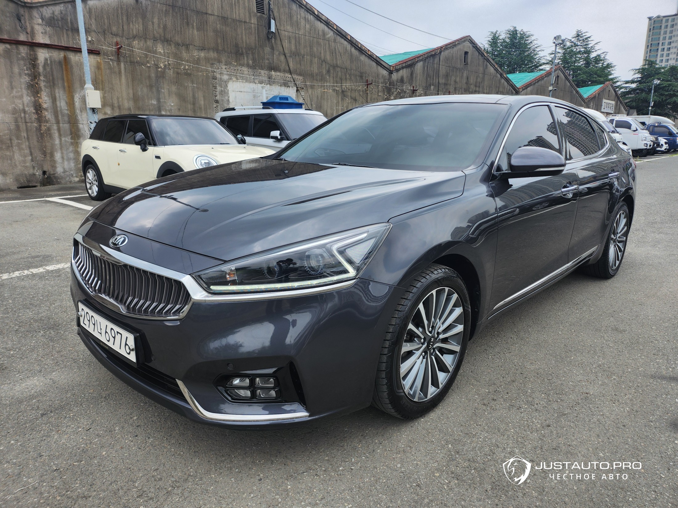 Автомобиль Kia K7