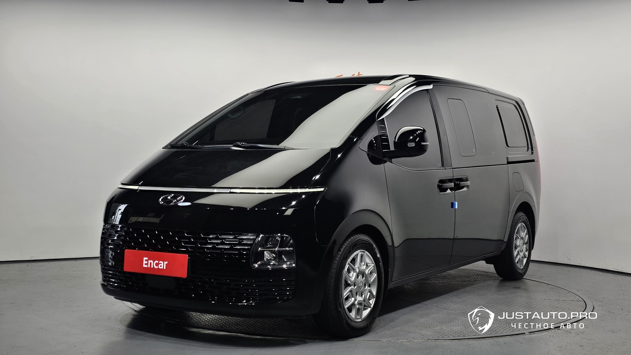 Автомобиль Hyundai Staria